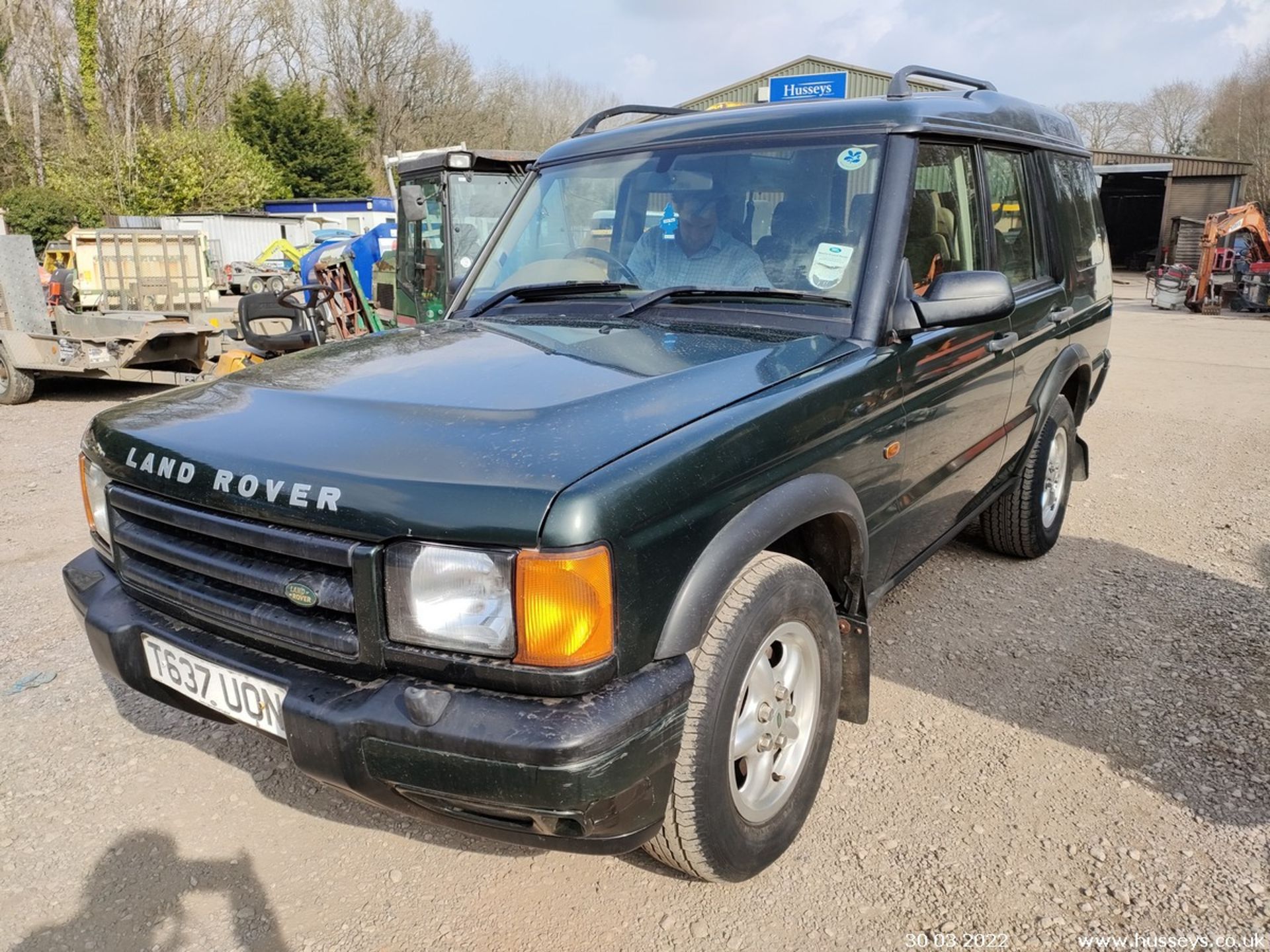 1999 LAND ROVER DISCOVERY TD5 GS - 2495cc 5dr Estate (Green) - Image 4 of 18