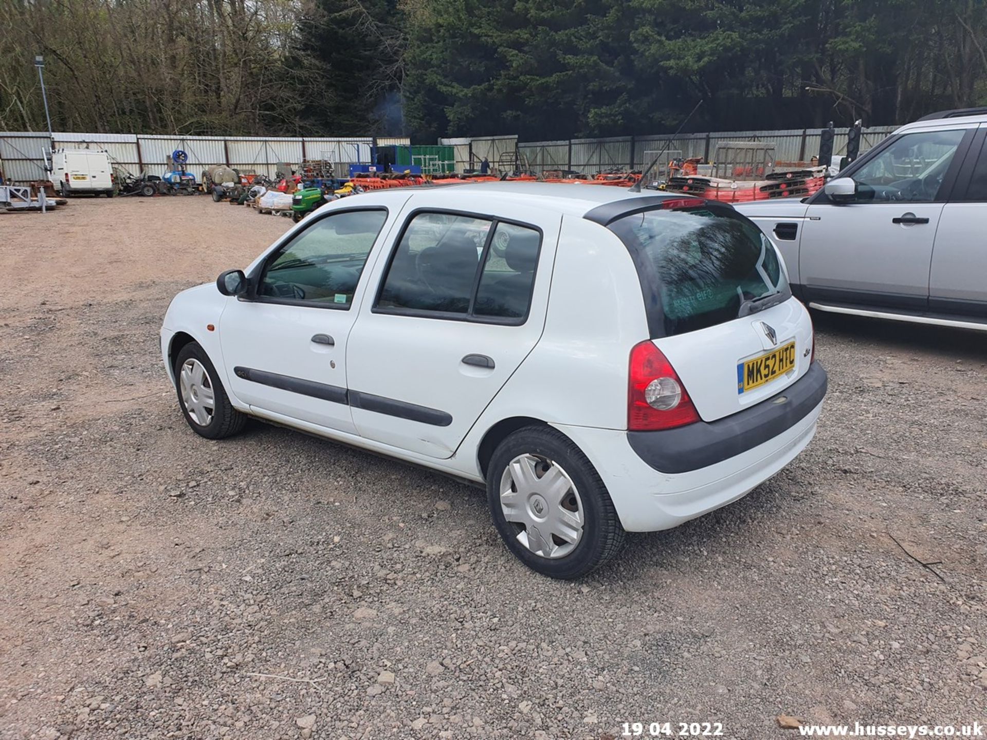 02/52 RENAULT CLIO EXPRESSION DCI 65 - 1461cc 5dr Hatchback (White, 22k) - Image 13 of 22