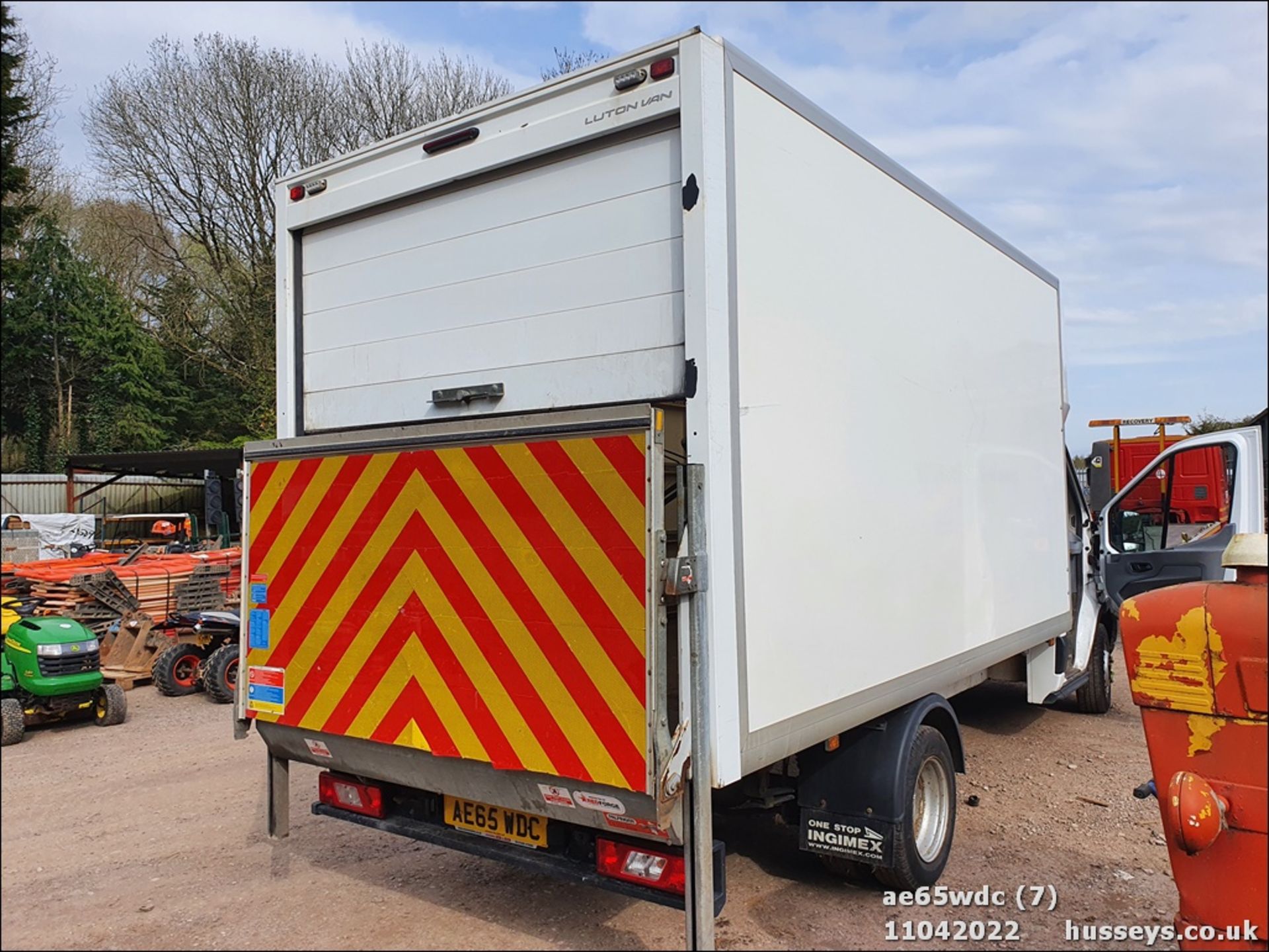 15/65 FORD TRANSIT 350 - 2198cc 2dr Luton (White, 84k) - Image 7 of 23