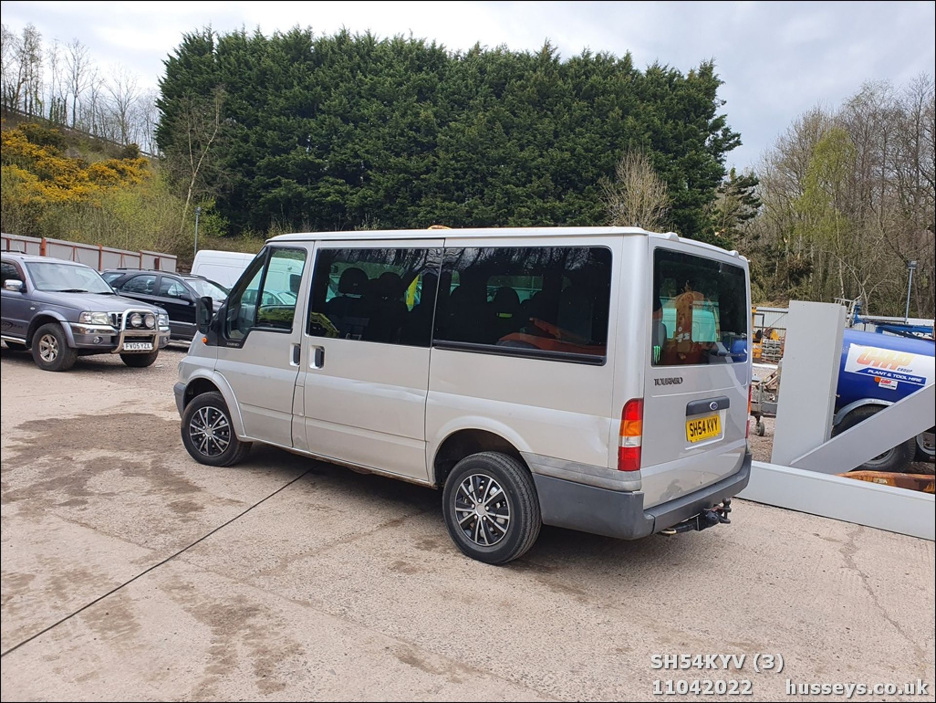 04/54 FORD TOURNEO GLX 280 SWB - 1998cc Minibus (Silver) - Image 4 of 36