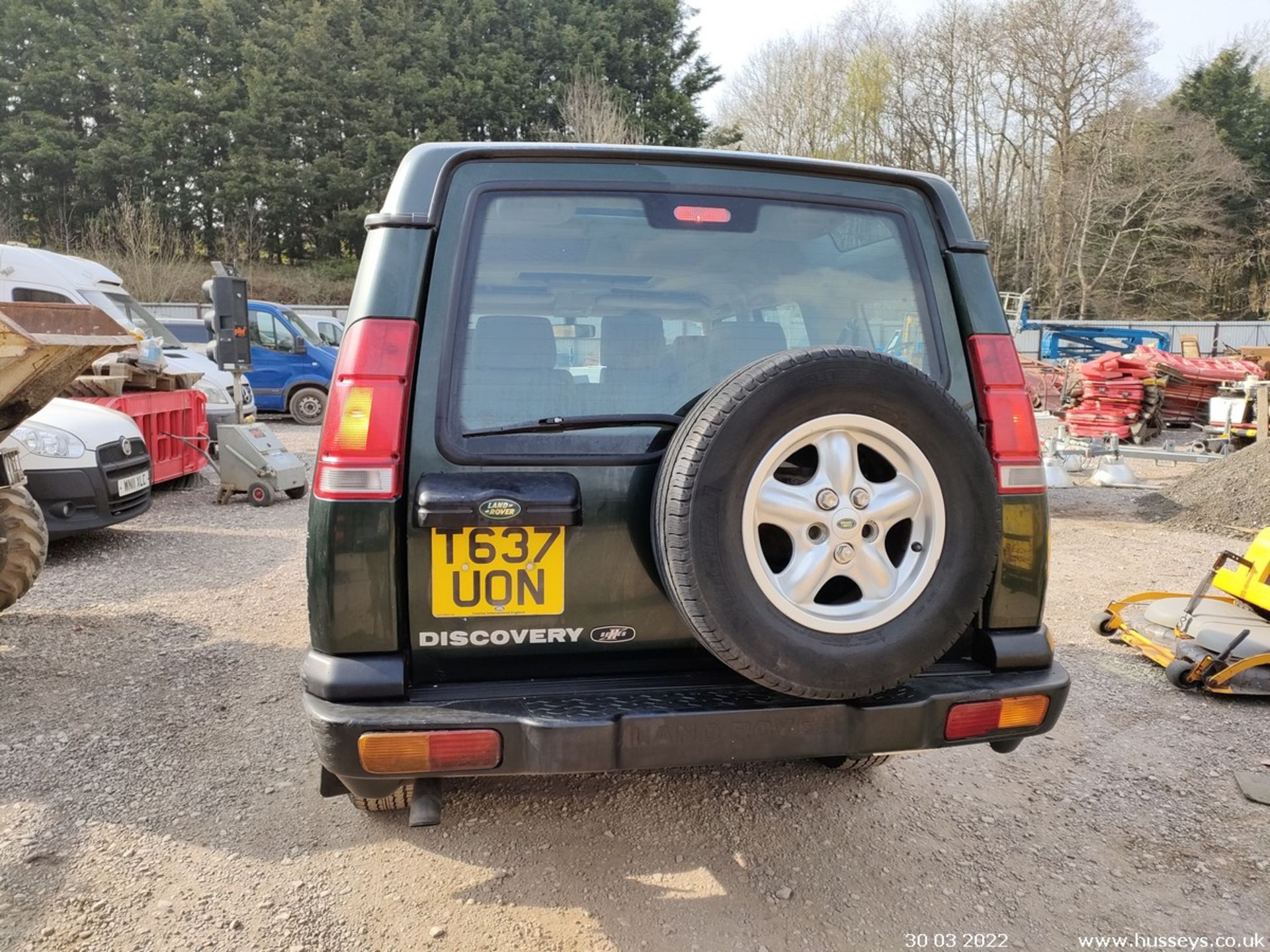 1999 LAND ROVER DISCOVERY TD5 GS - 2495cc 5dr Estate (Green) - Image 10 of 18