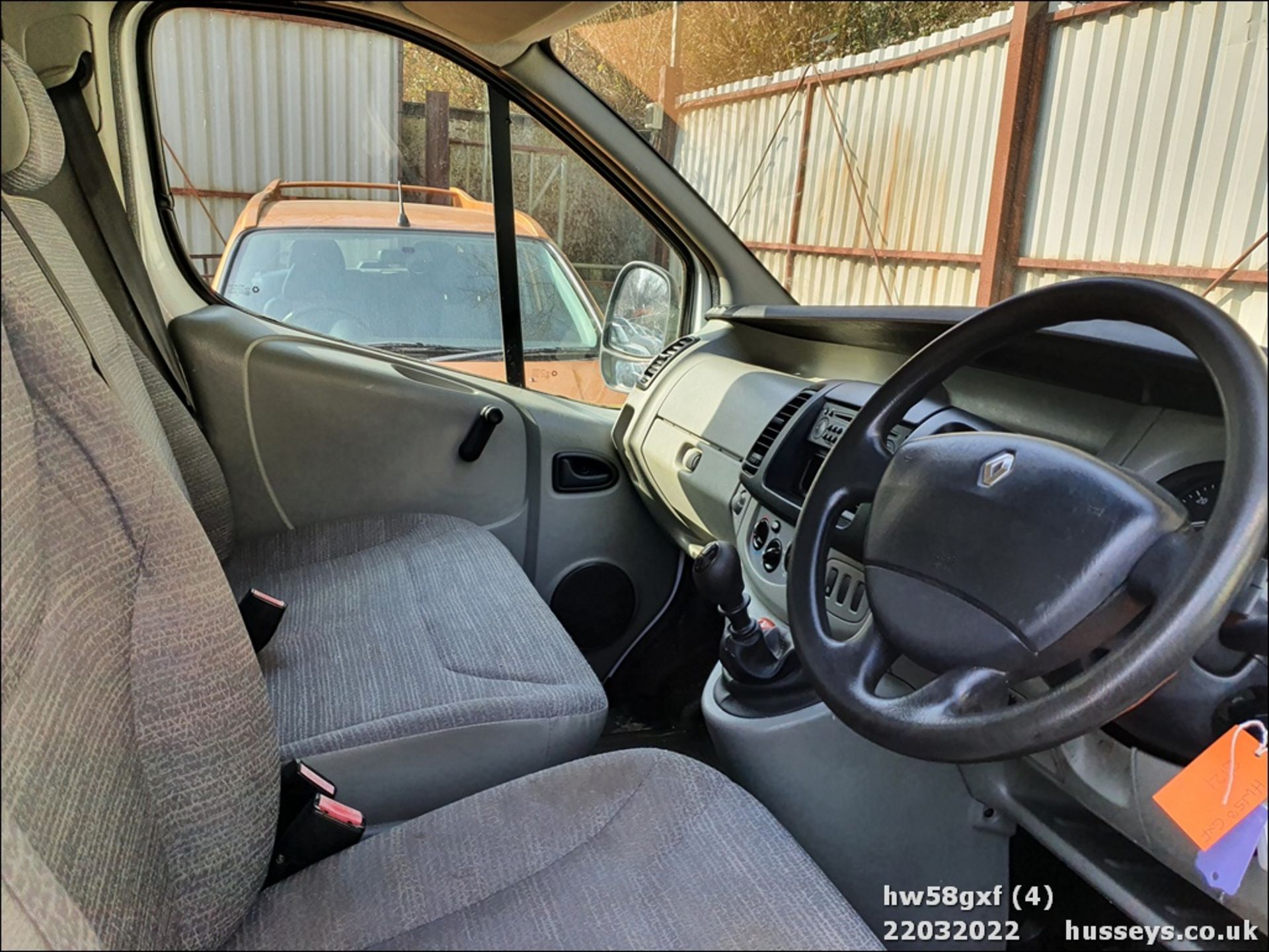 09/58 RENAULT TRAFIC LL29 DCI 115 - 1995cc 5dr Van (White, 78k) - Image 5 of 30