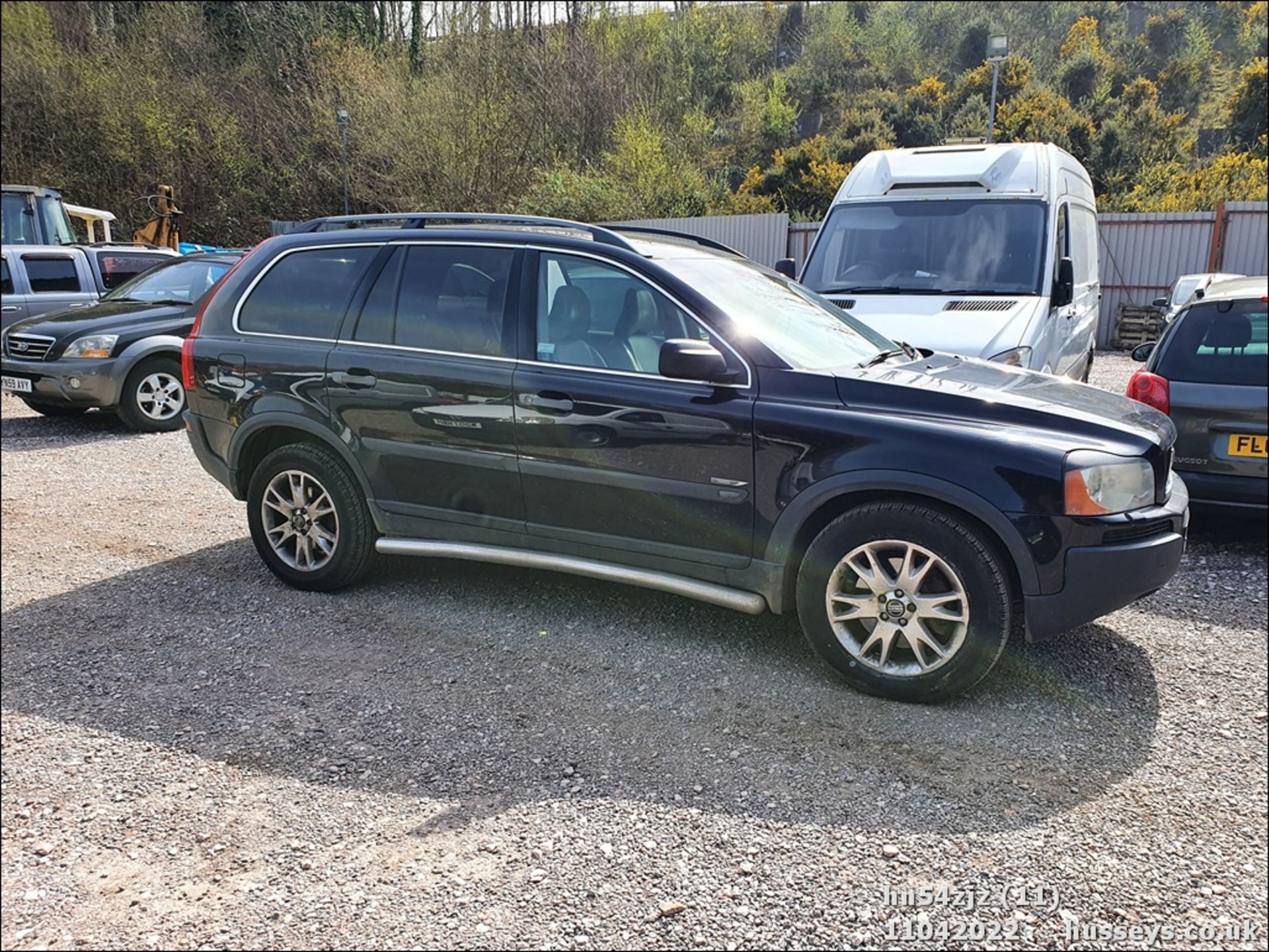 04/54 VOLVO XC 90 D5 SE AWD SEMI-AUTO - 2401cc 5dr Estate (Black, 195k) - Image 11 of 34