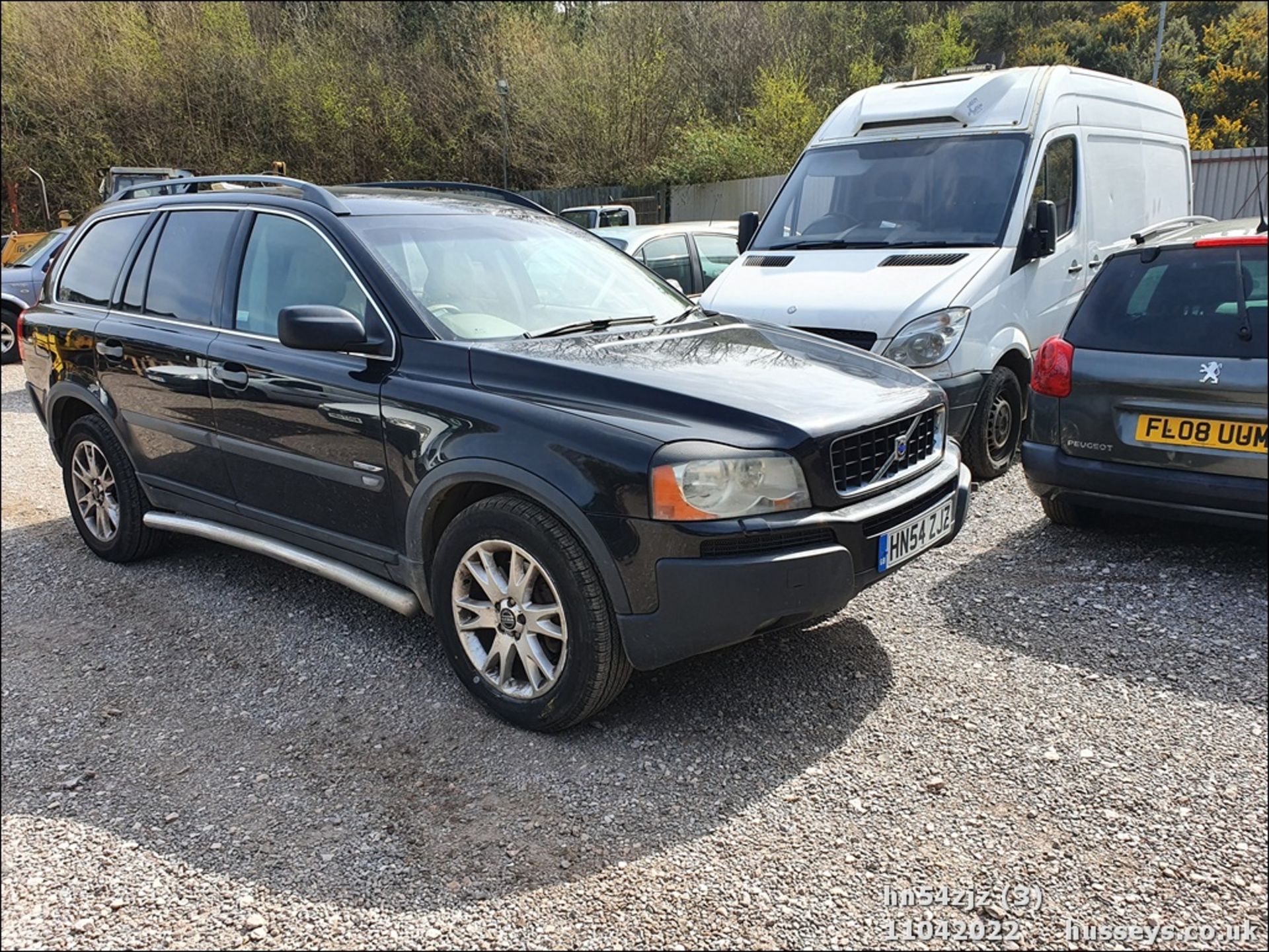 04/54 VOLVO XC 90 D5 SE AWD SEMI-AUTO - 2401cc 5dr Estate (Black, 195k) - Image 3 of 34