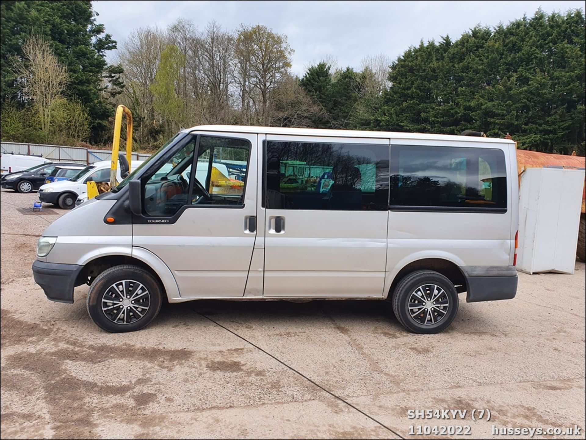 04/54 FORD TOURNEO GLX 280 SWB - 1998cc Minibus (Silver) - Image 8 of 36