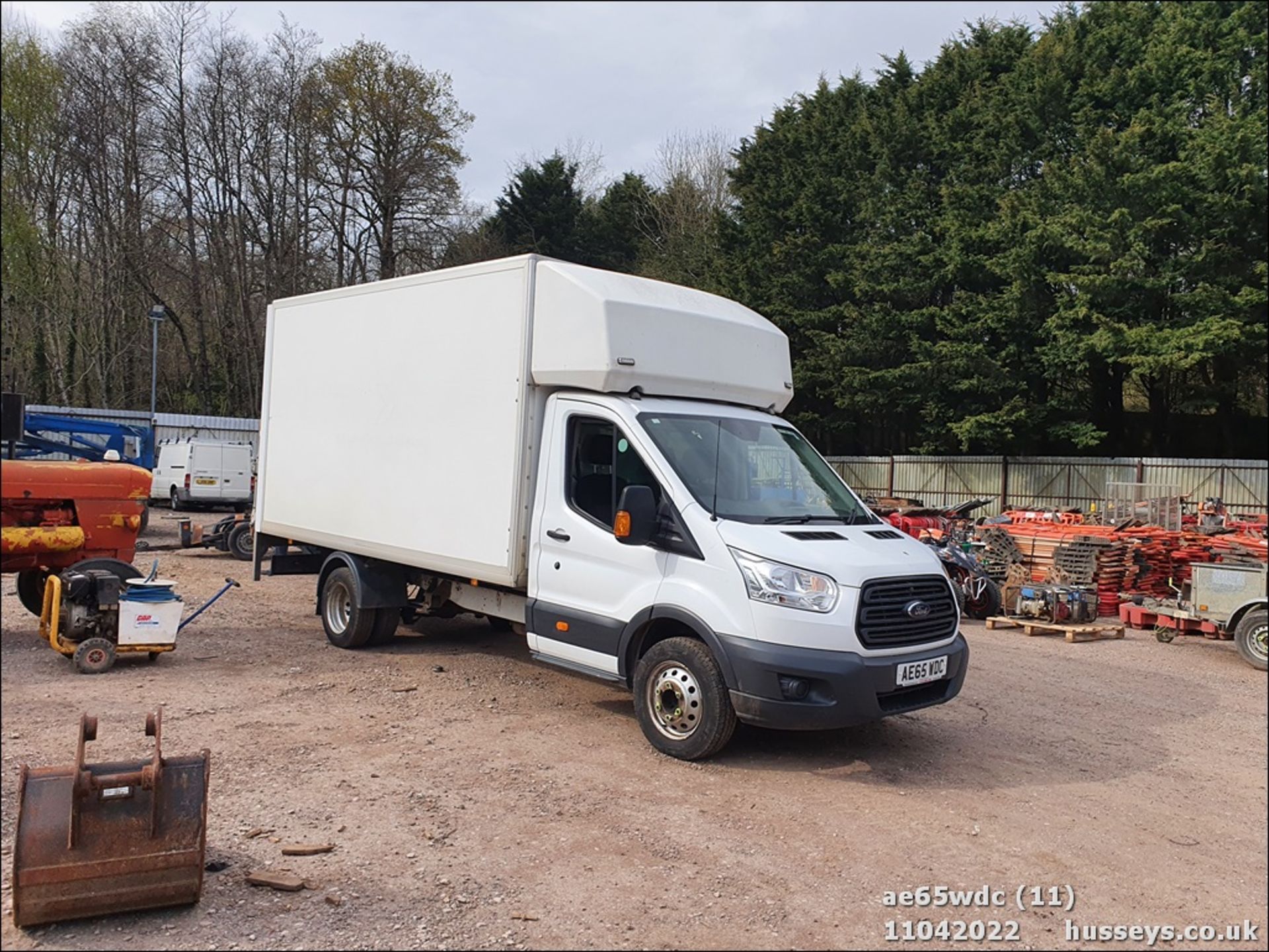 15/65 FORD TRANSIT 350 - 2198cc 2dr Luton (White, 84k) - Image 11 of 23