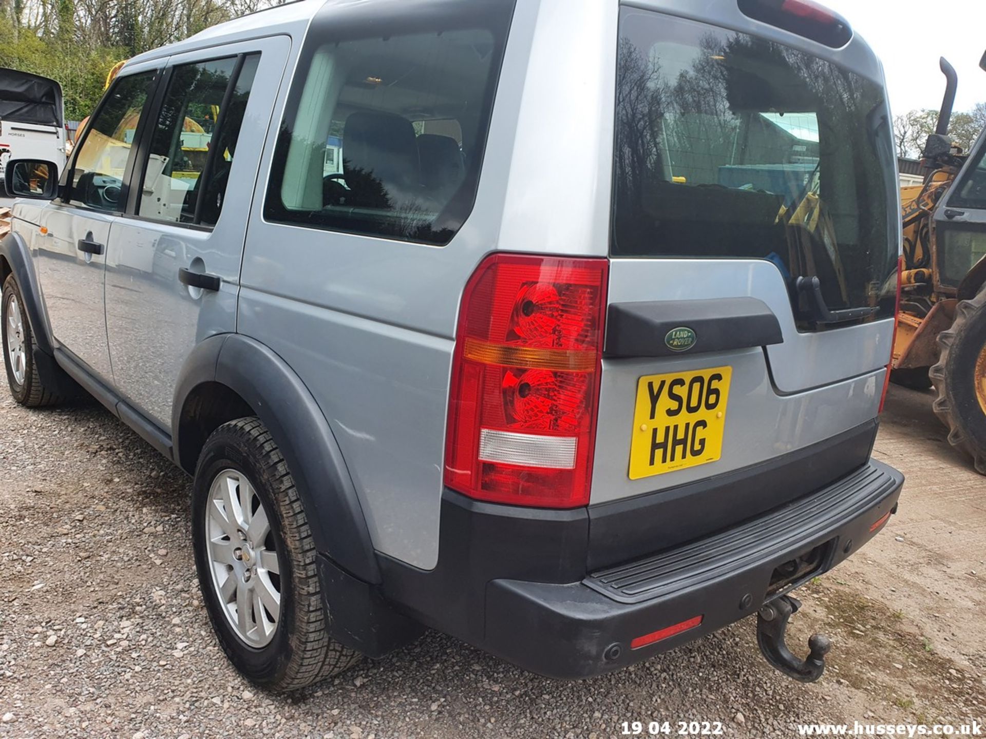 06/06 LAND ROVER DISCOVERY 3 TDV6 SE AUTO - 2720cc 5dr Estate (Silver, 180k) - Image 5 of 37