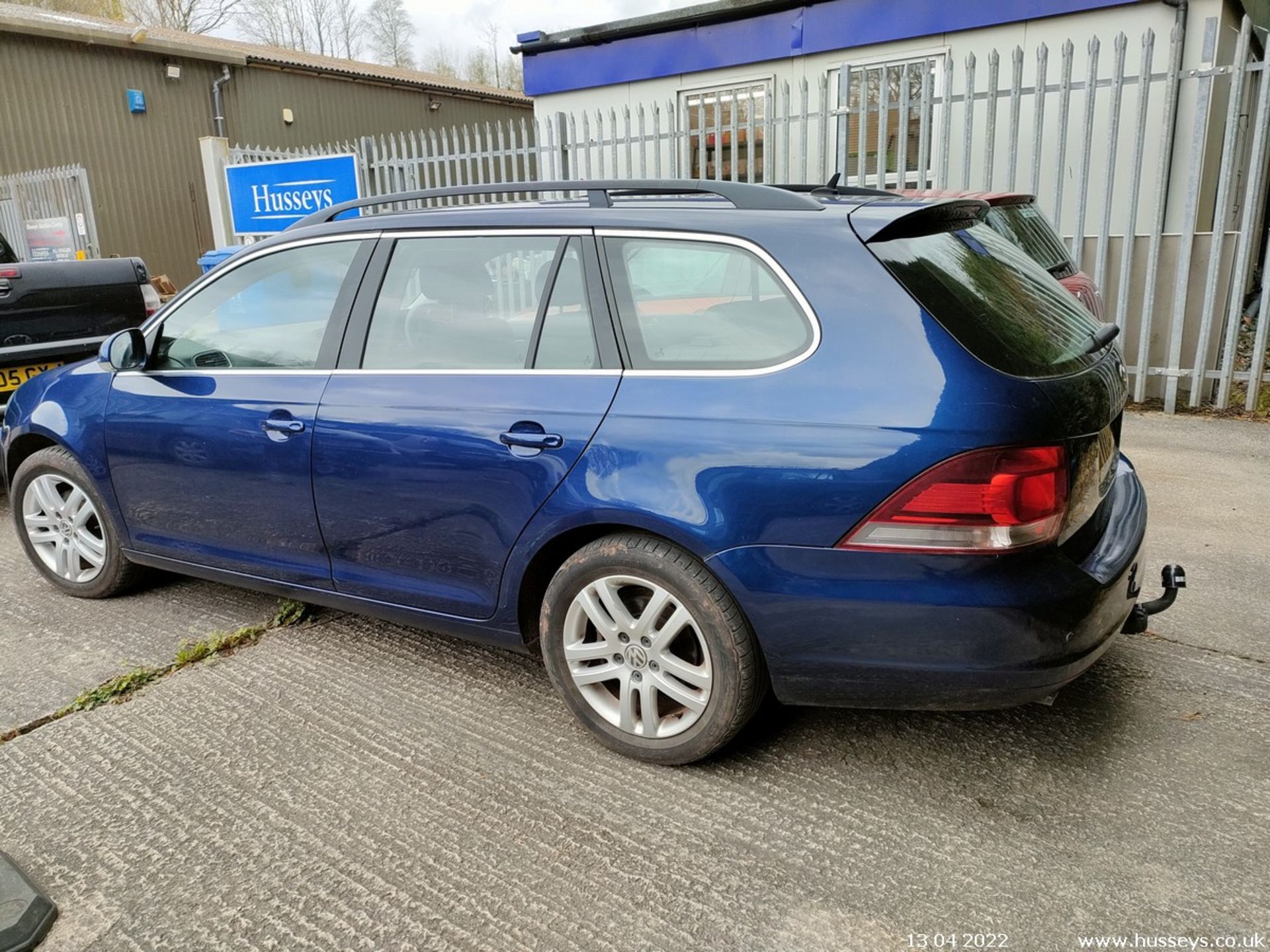 10/60 VOLKSWAGEN GOLF SE TDI S-A - 1598cc 5dr Estate (Blue, 90k) - Image 7 of 20