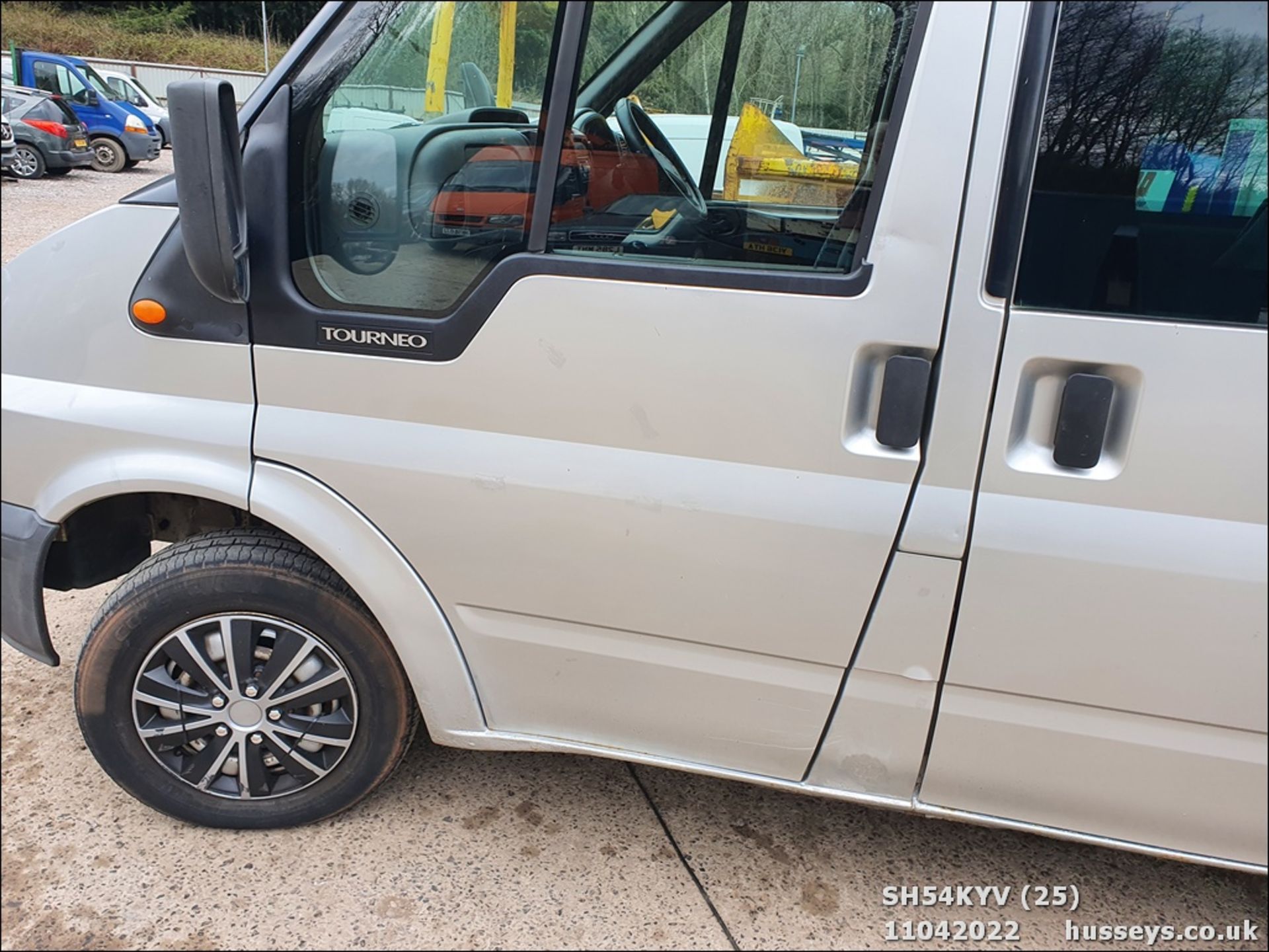 04/54 FORD TOURNEO GLX 280 SWB - 1998cc Minibus (Silver) - Image 26 of 36