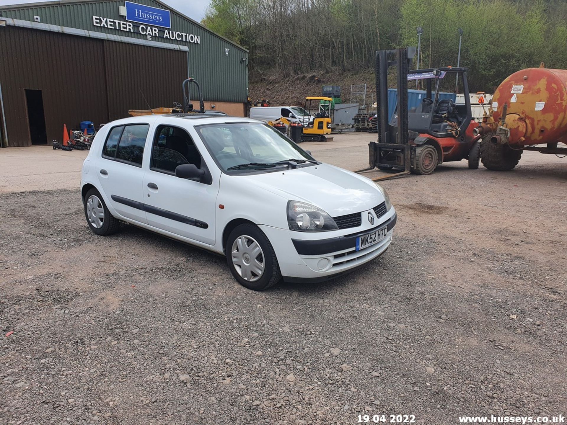 02/52 RENAULT CLIO EXPRESSION DCI 65 - 1461cc 5dr Hatchback (White, 22k) - Image 2 of 22