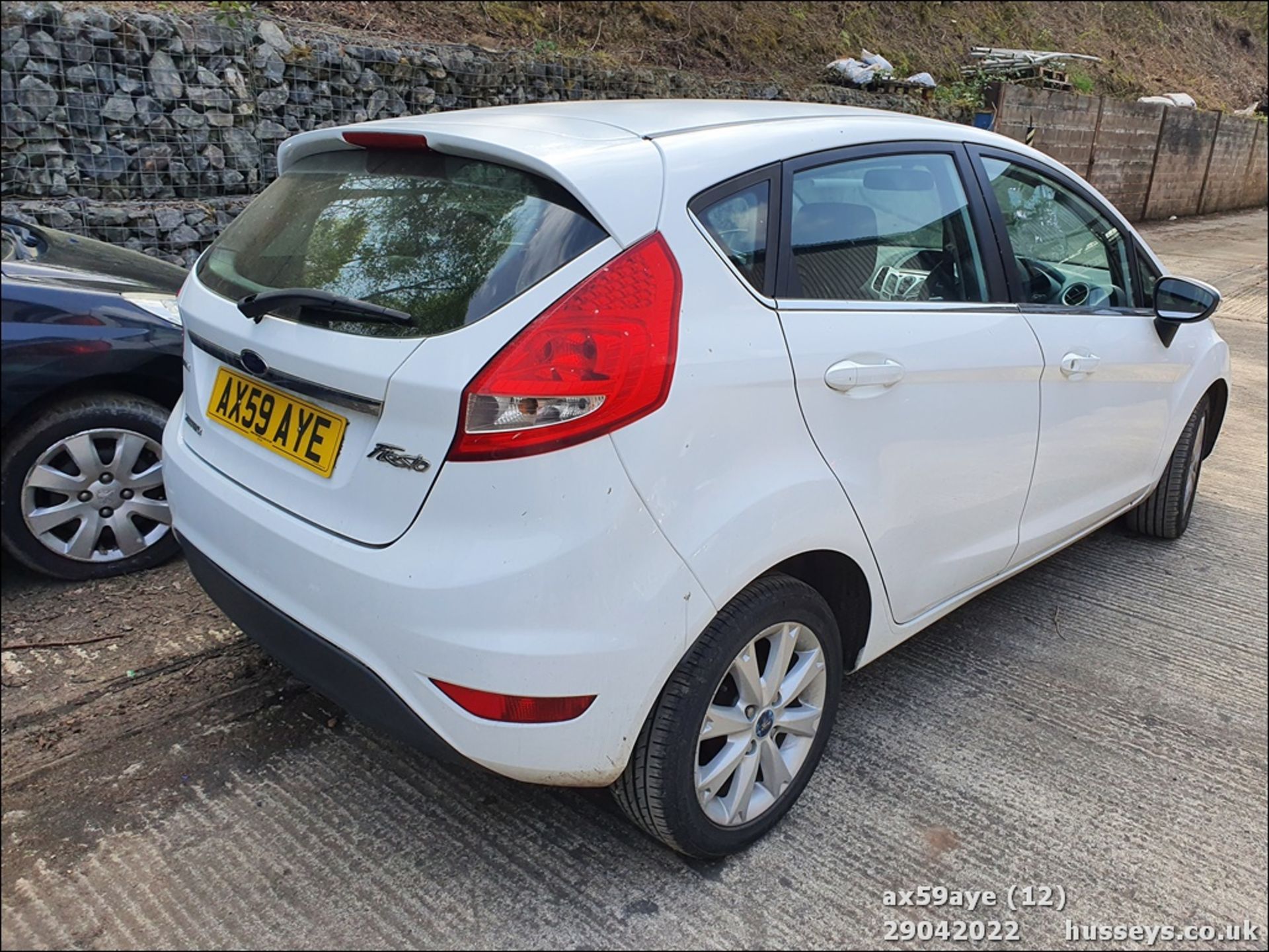 10/59 FORD FIESTA ZETEC 90 TDCI - 1560cc 5dr Hatchback (White, 146k) - Image 12 of 23