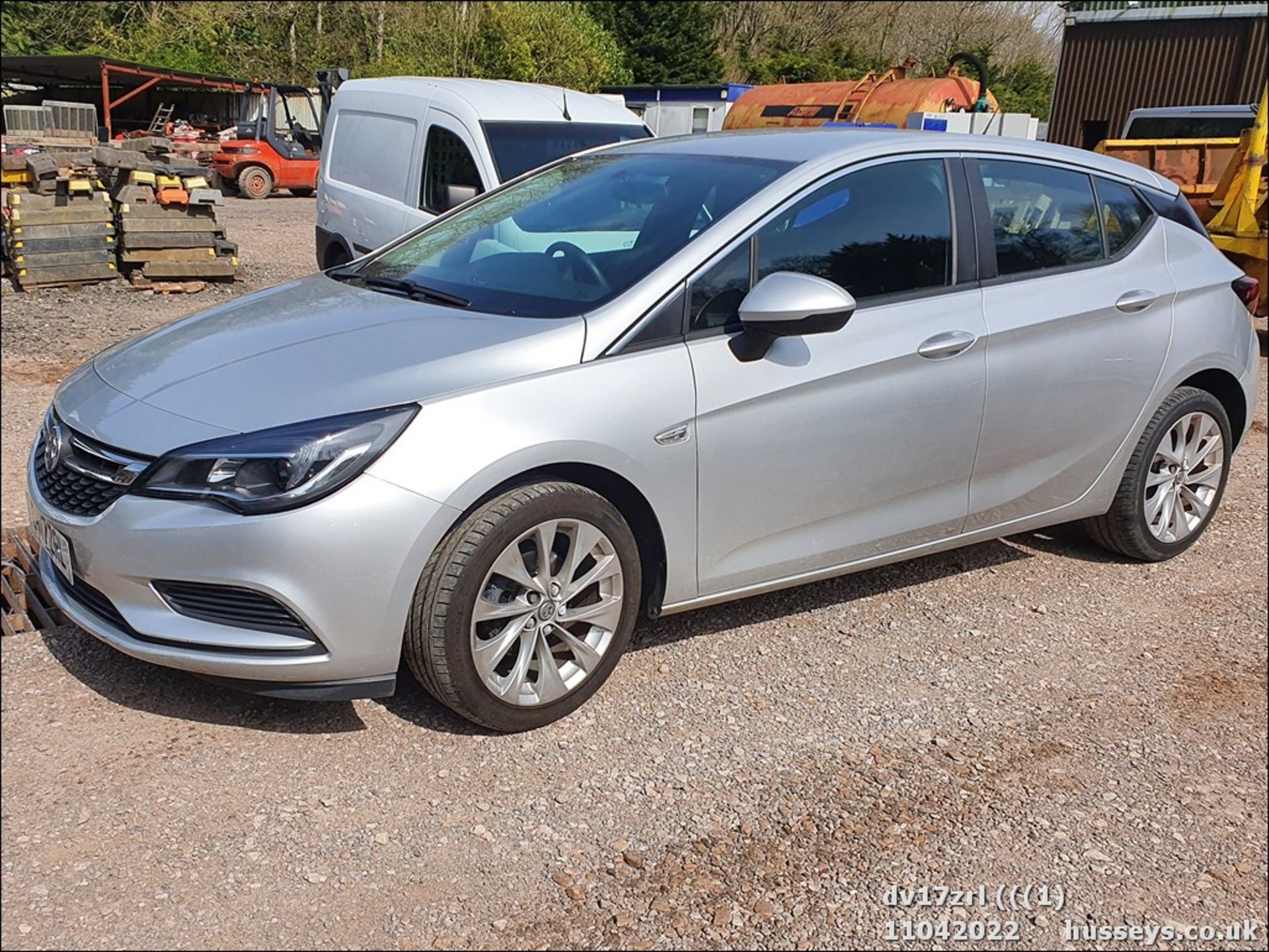 17/17 VAUXHALL ASTRA DESIGN - 1399cc 5dr Hatchback (Silver, 33k)