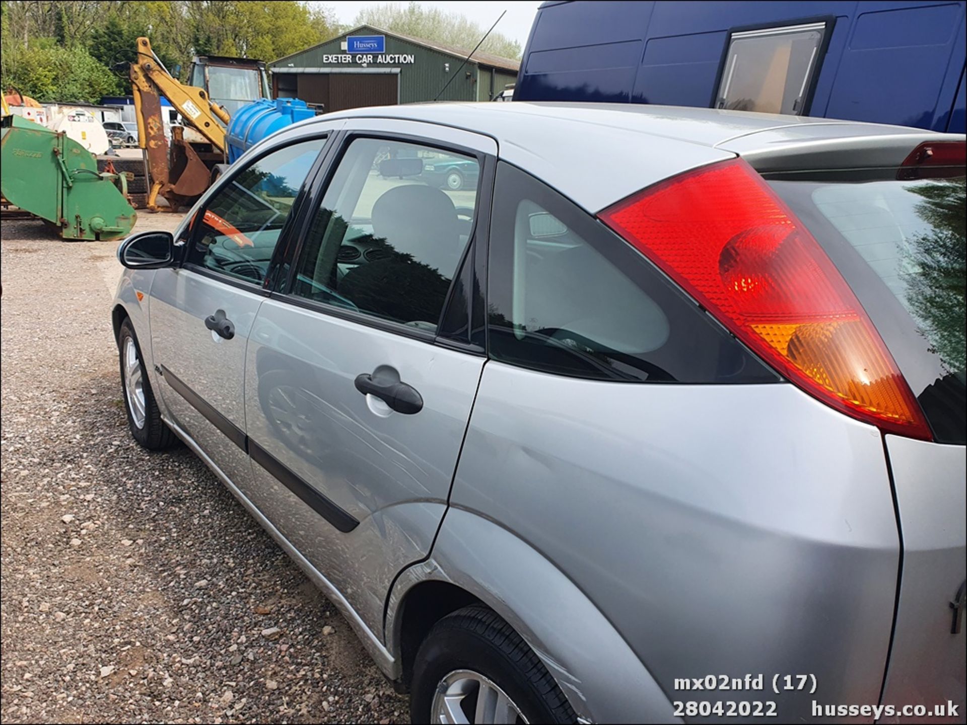 02/02 FORD FOCUS ZETEC - 1596cc 5dr Hatchback (Silver) - Image 16 of 26