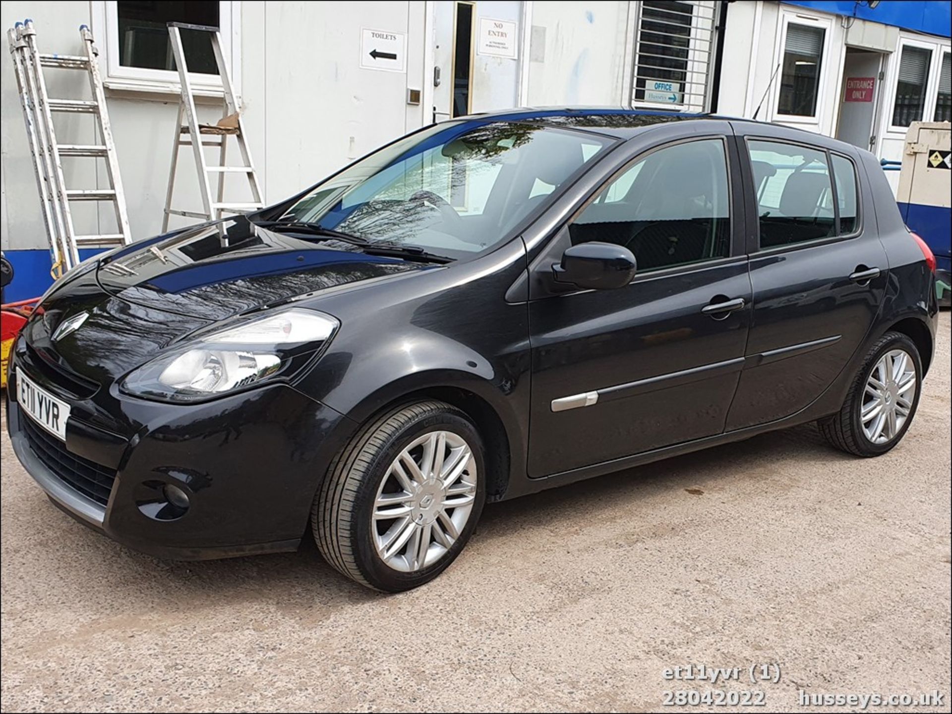 11/11 RENAULT CLIO DYNAMIQUE TOMTOM 16V - 1149cc 5dr Hatchback (Black, 120k)