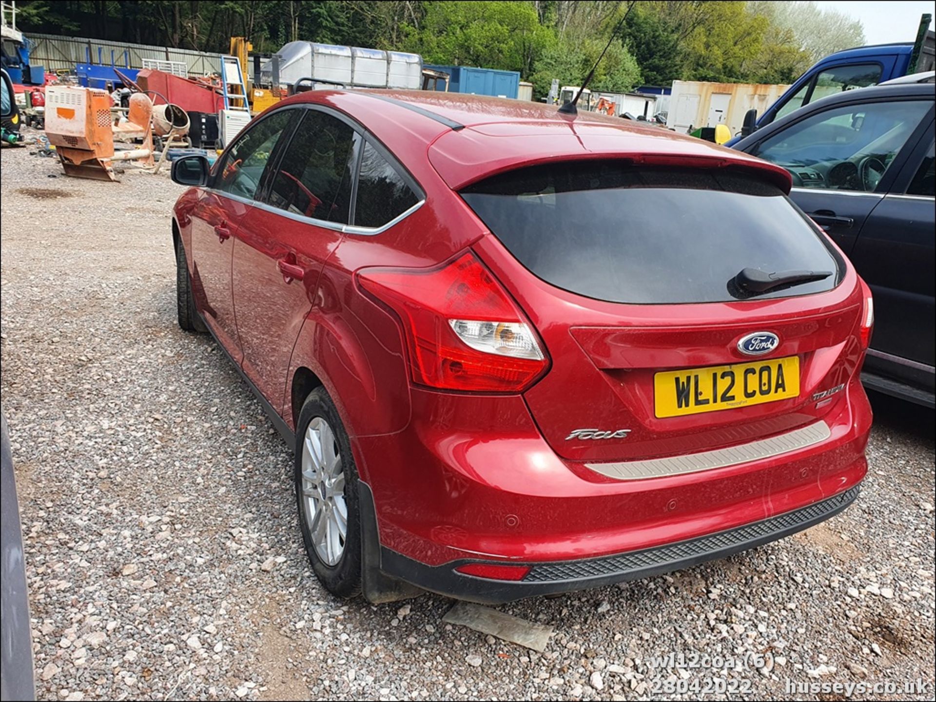 12/12 FORD FOCUS TITANIUM TURBO - 998cc 5dr Hatchback (Red) - Image 7 of 14