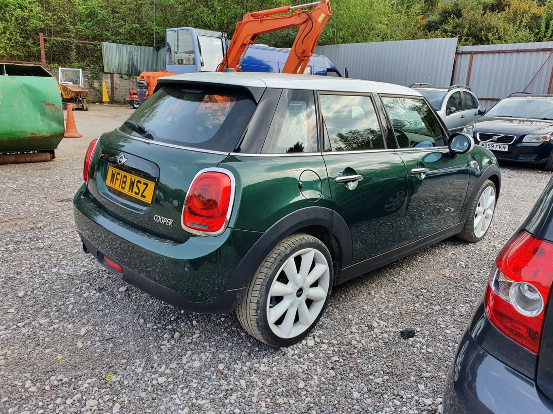 18/18 MINI COOPER - 1499cc 5dr Hatchback (Green, 20k) - Image 5 of 33