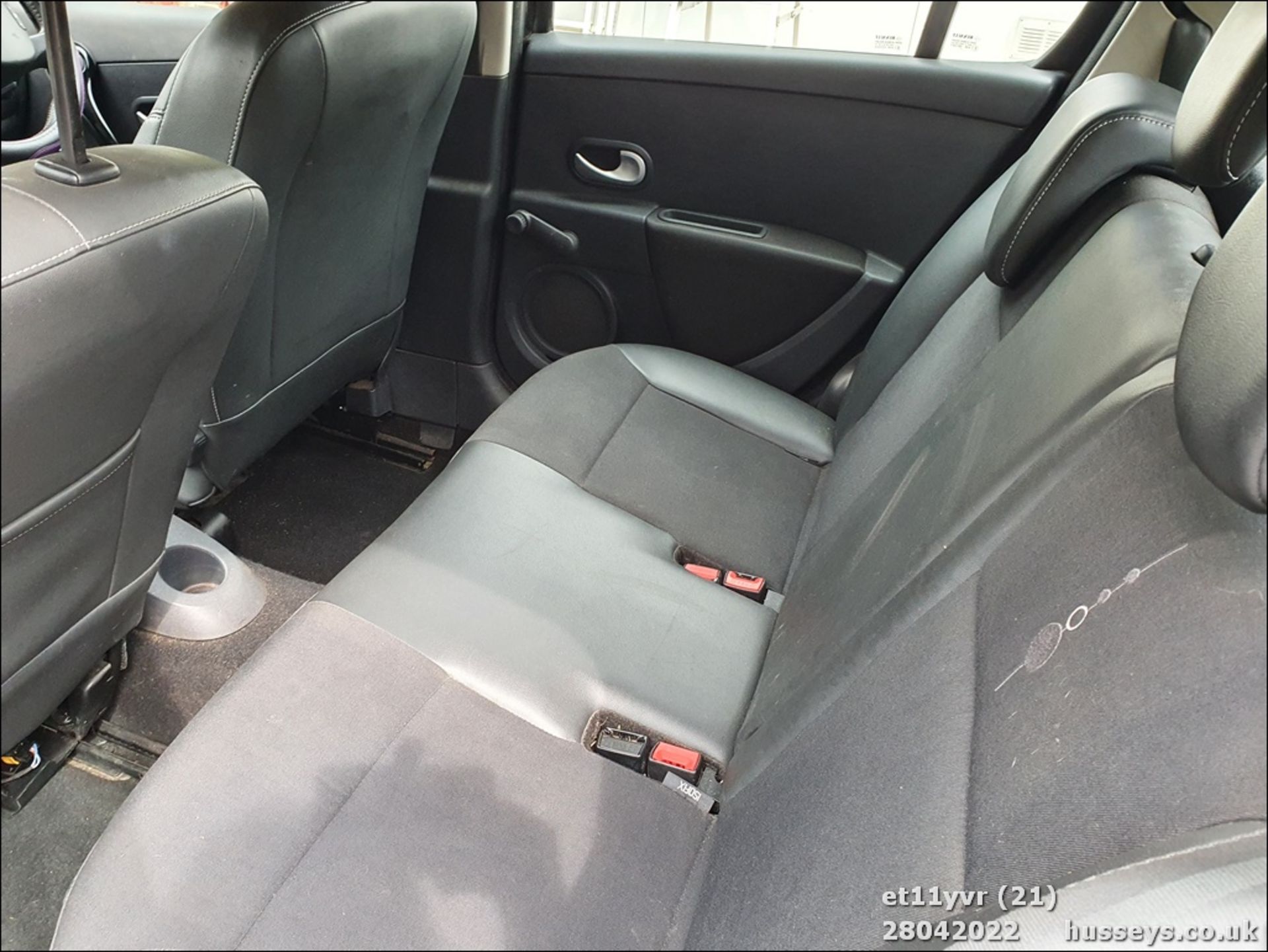 11/11 RENAULT CLIO DYNAMIQUE TOMTOM 16V - 1149cc 5dr Hatchback (Black, 120k) - Image 21 of 27