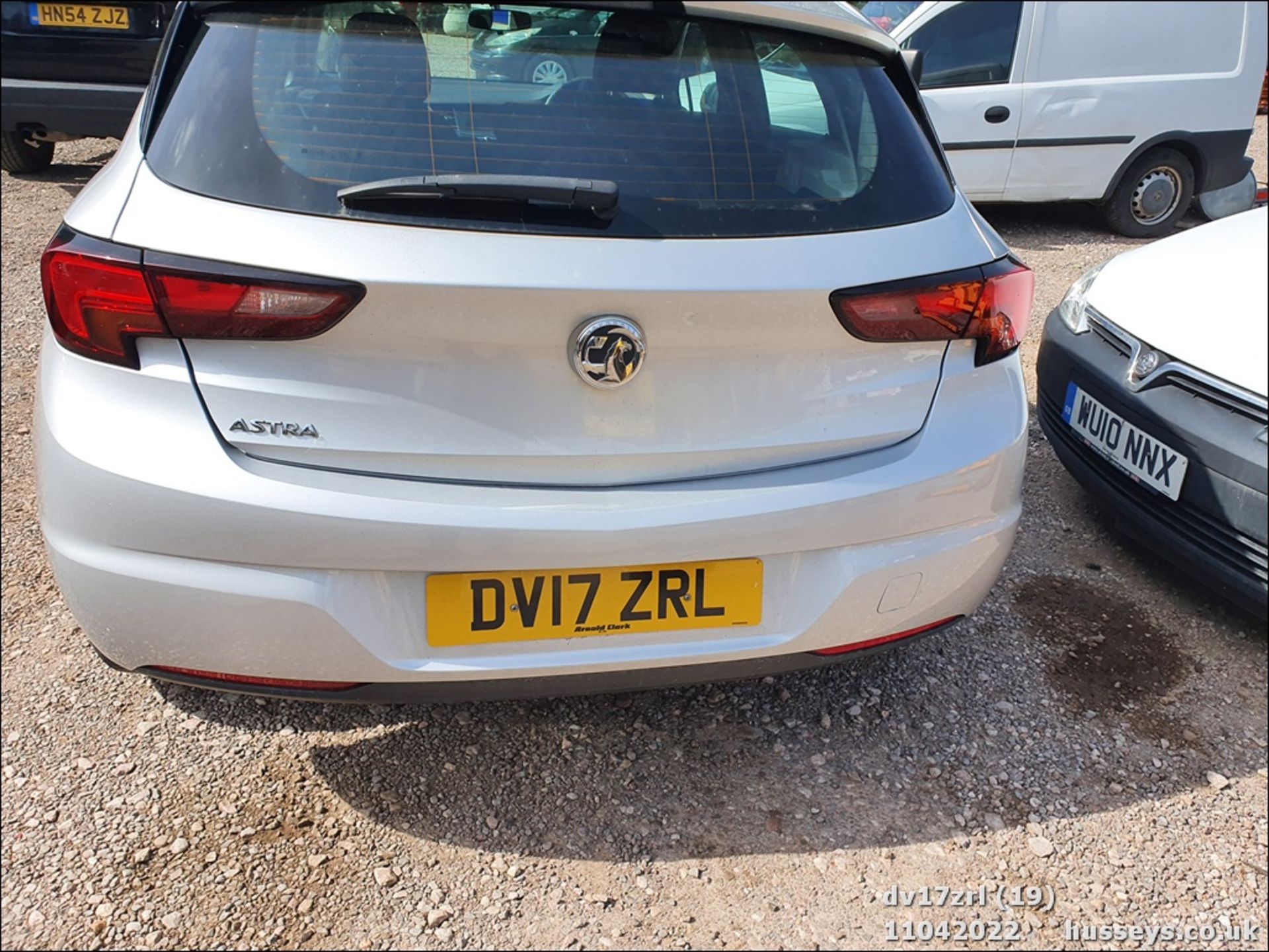 17/17 VAUXHALL ASTRA DESIGN - 1399cc 5dr Hatchback (Silver, 33k) - Image 19 of 35