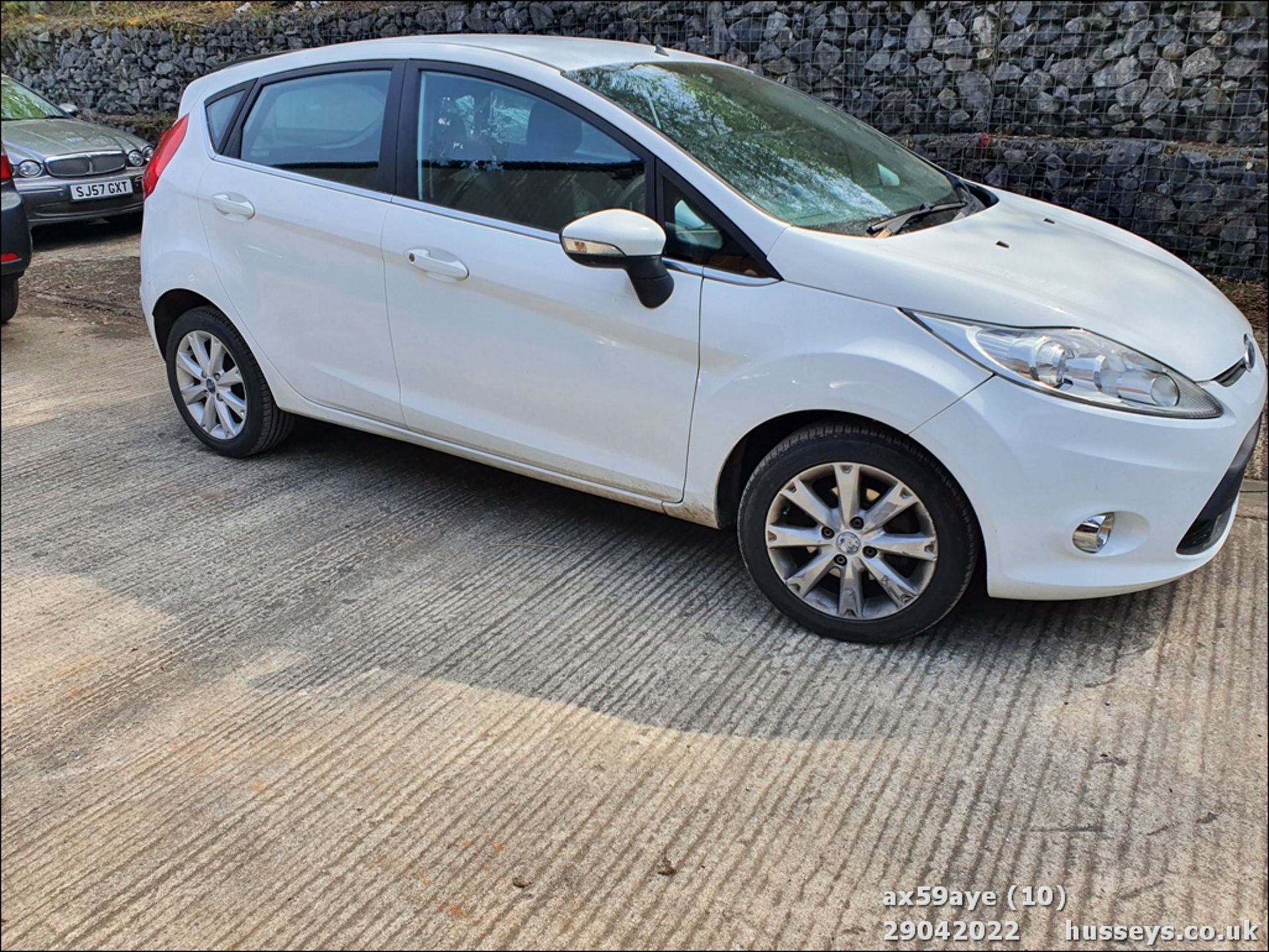 10/59 FORD FIESTA ZETEC 90 TDCI - 1560cc 5dr Hatchback (White, 146k) - Image 10 of 23