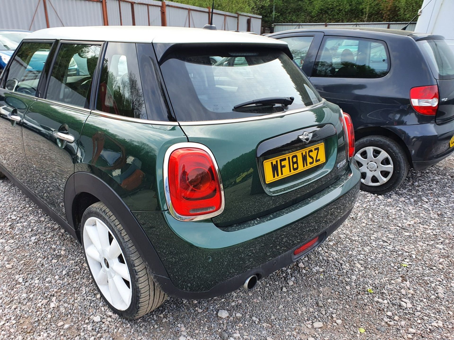 18/18 MINI COOPER - 1499cc 5dr Hatchback (Green, 20k) - Image 17 of 33