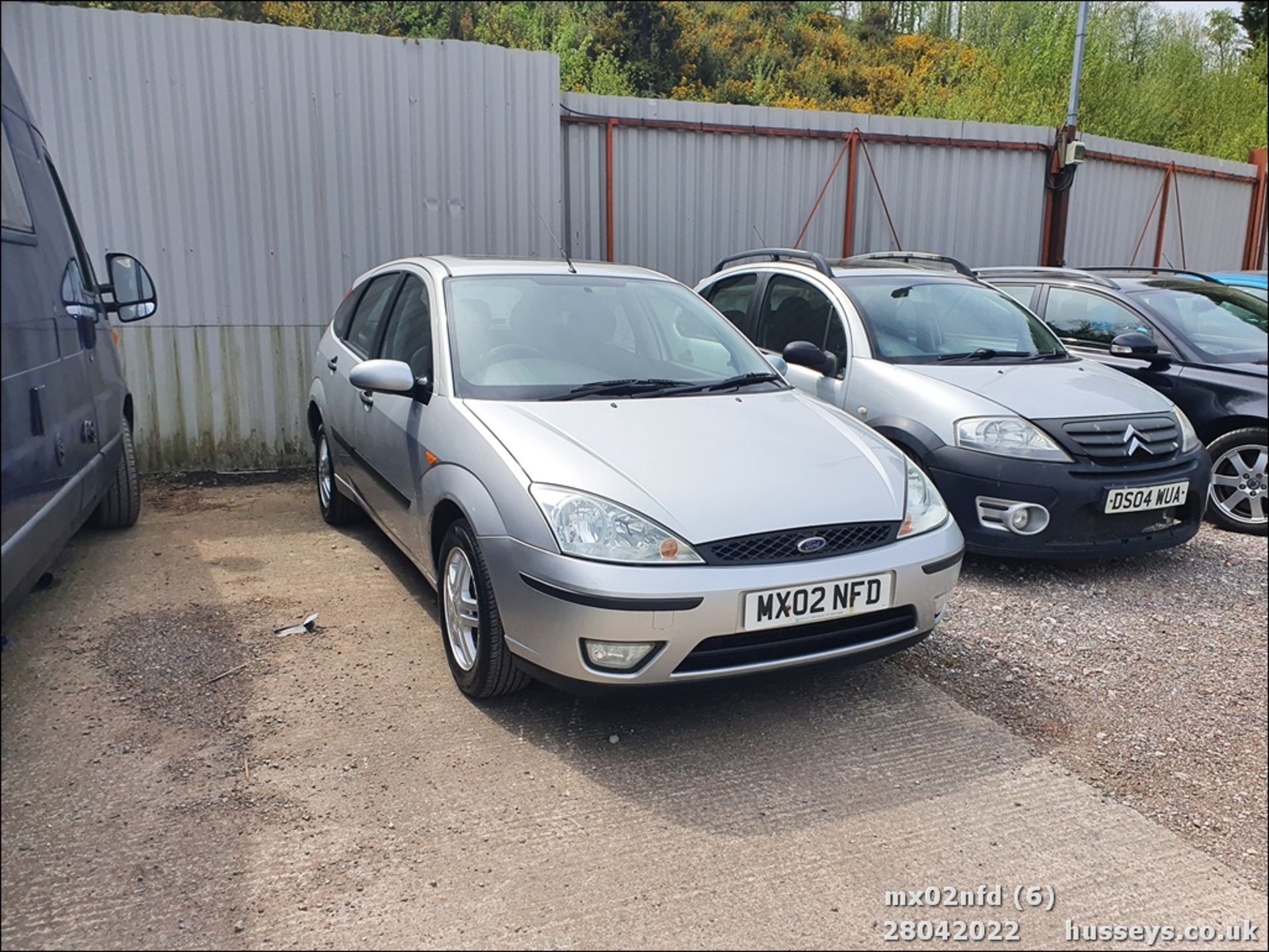 02/02 FORD FOCUS ZETEC - 1596cc 5dr Hatchback (Silver) - Image 6 of 26