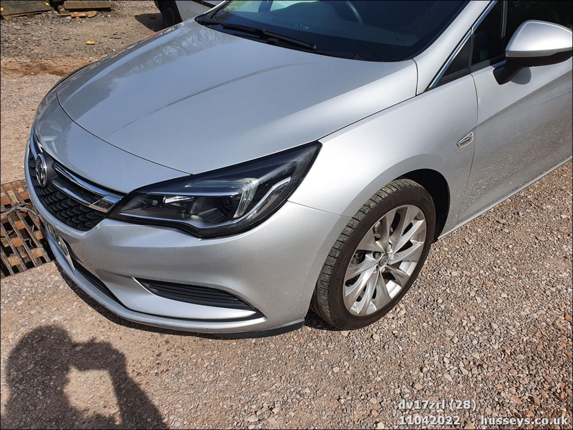 17/17 VAUXHALL ASTRA DESIGN - 1399cc 5dr Hatchback (Silver, 33k) - Image 28 of 35