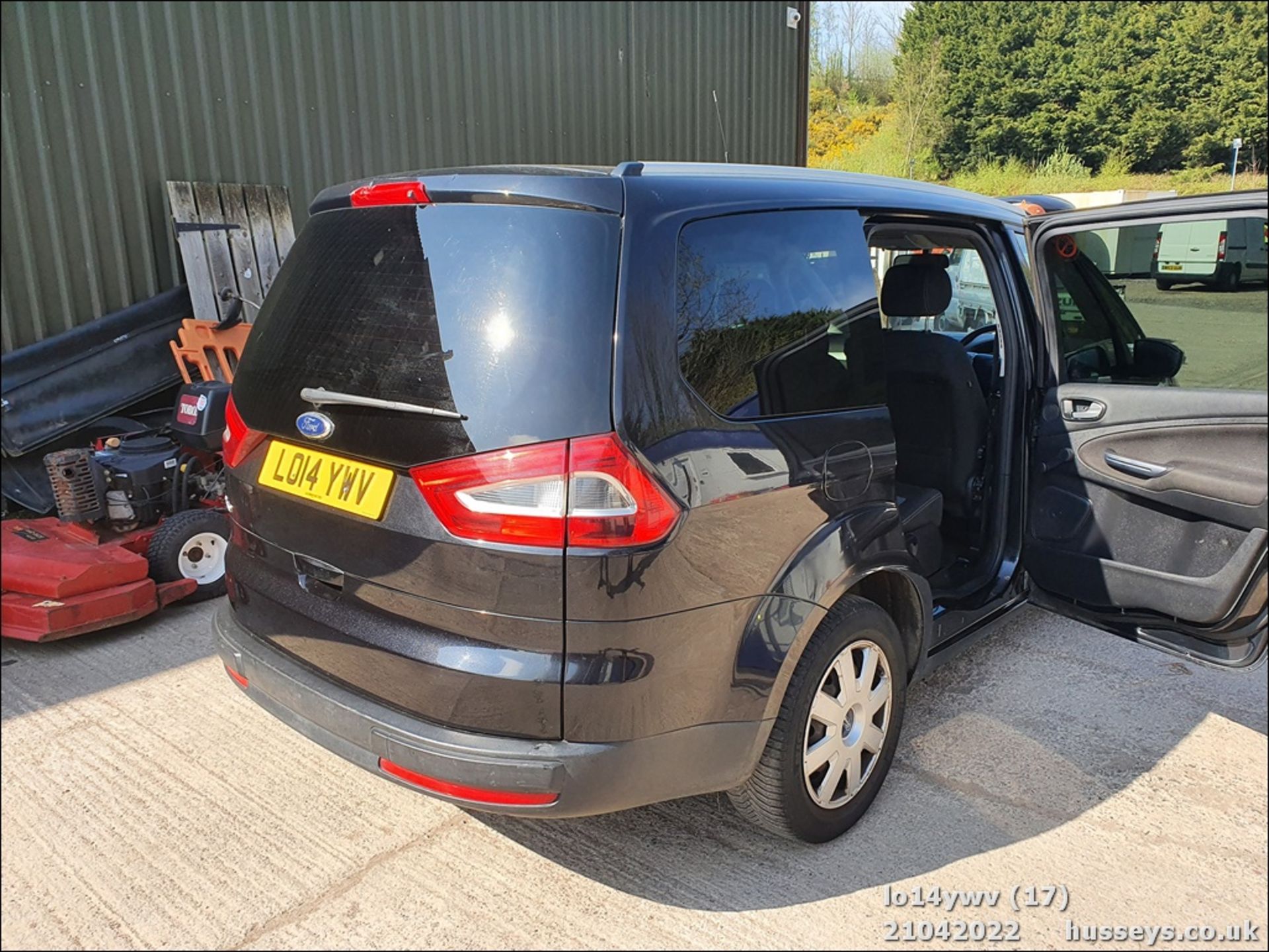 14/14 FORD GALAXY ZETEC TDCI AUTO - 1997cc 5dr MPV (Black, 182k) - Image 17 of 25