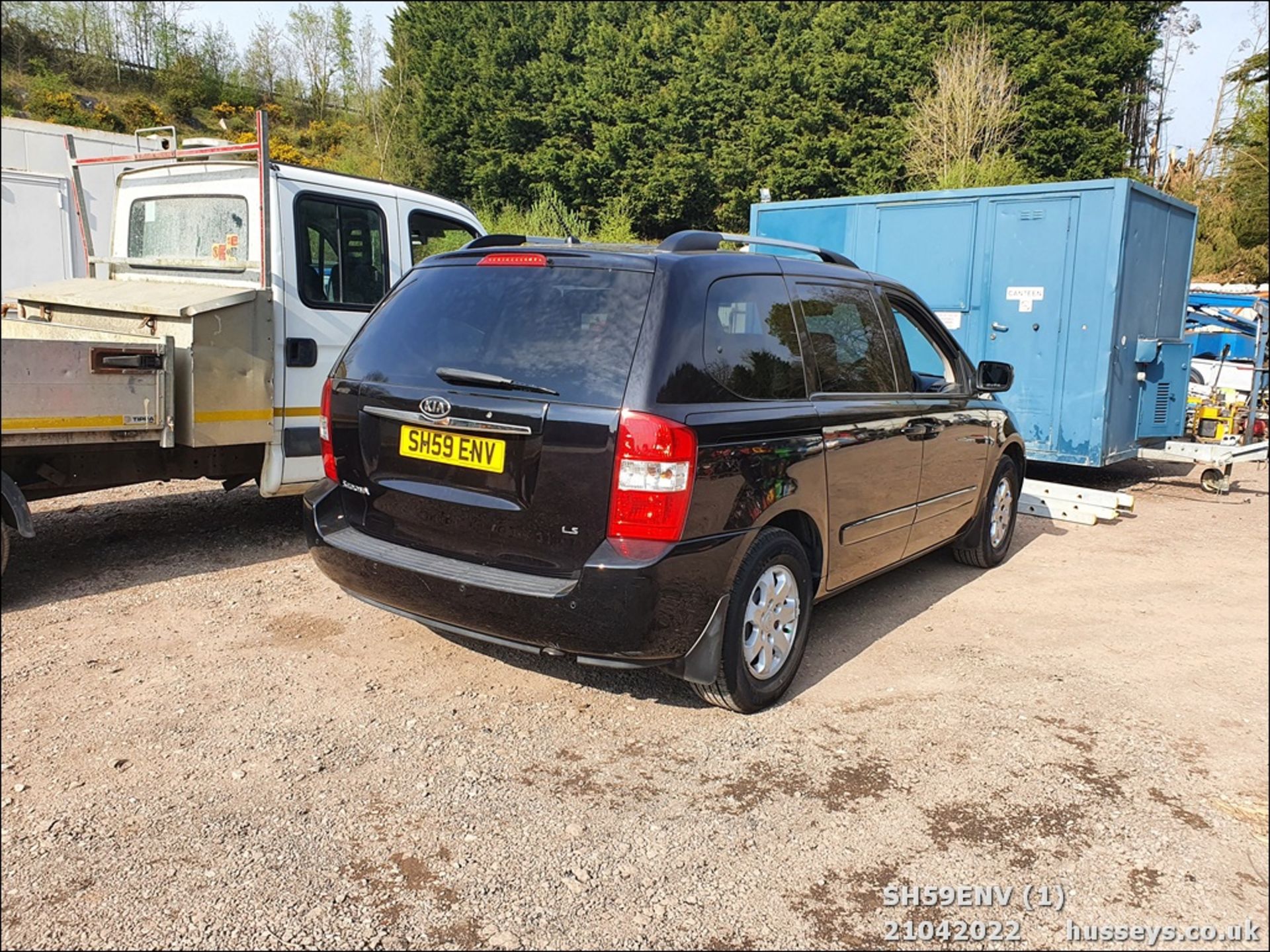 10/59 KIA SEDONA LS A - 2902cc 5dr MPV (Black, 99k) - Image 2 of 35