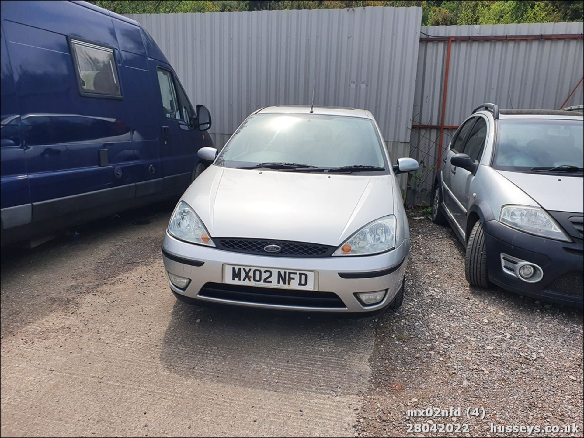 02/02 FORD FOCUS ZETEC - 1596cc 5dr Hatchback (Silver) - Image 4 of 26