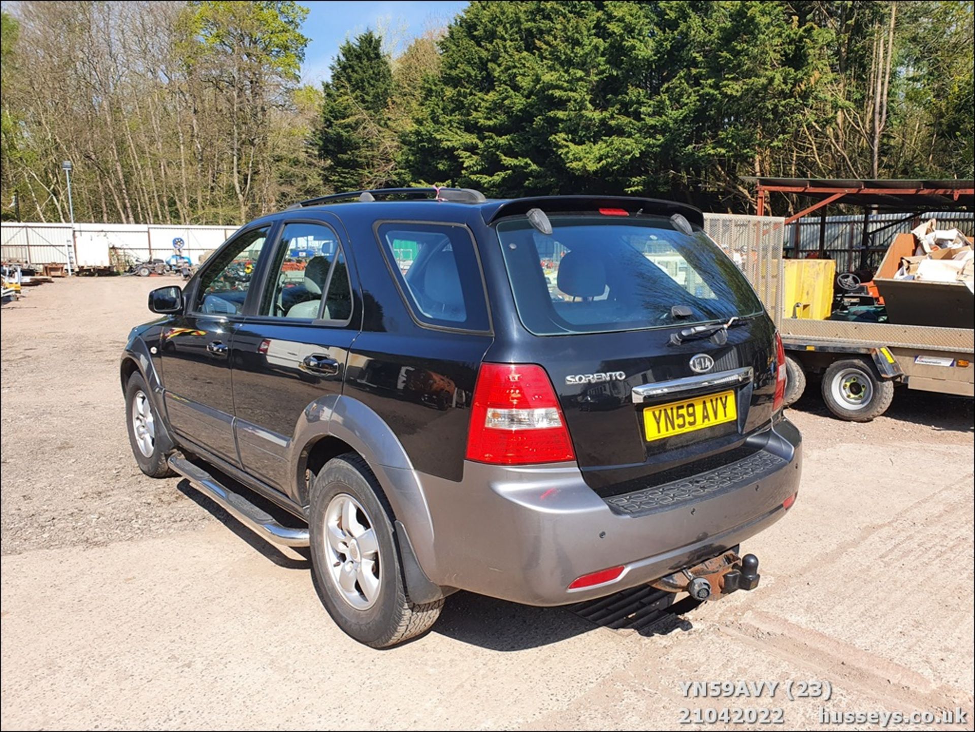 09/59 KIA SORENTO 4x4 - 2497cc 5dr MPV (Black, 55k) - Image 23 of 36