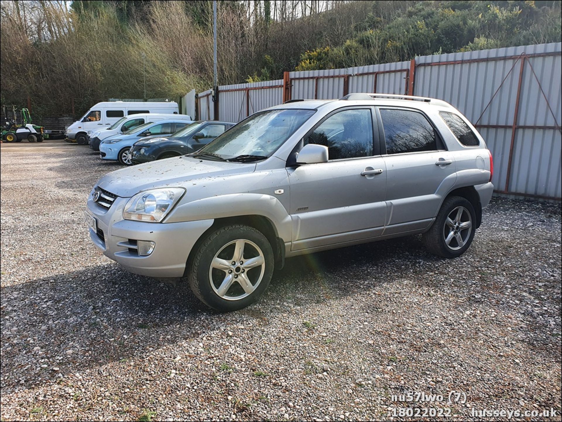 07/57 KIA SPORTAGE TITAN - 1975cc 5dr Hatchback (Silver, 112k) - Image 7 of 24