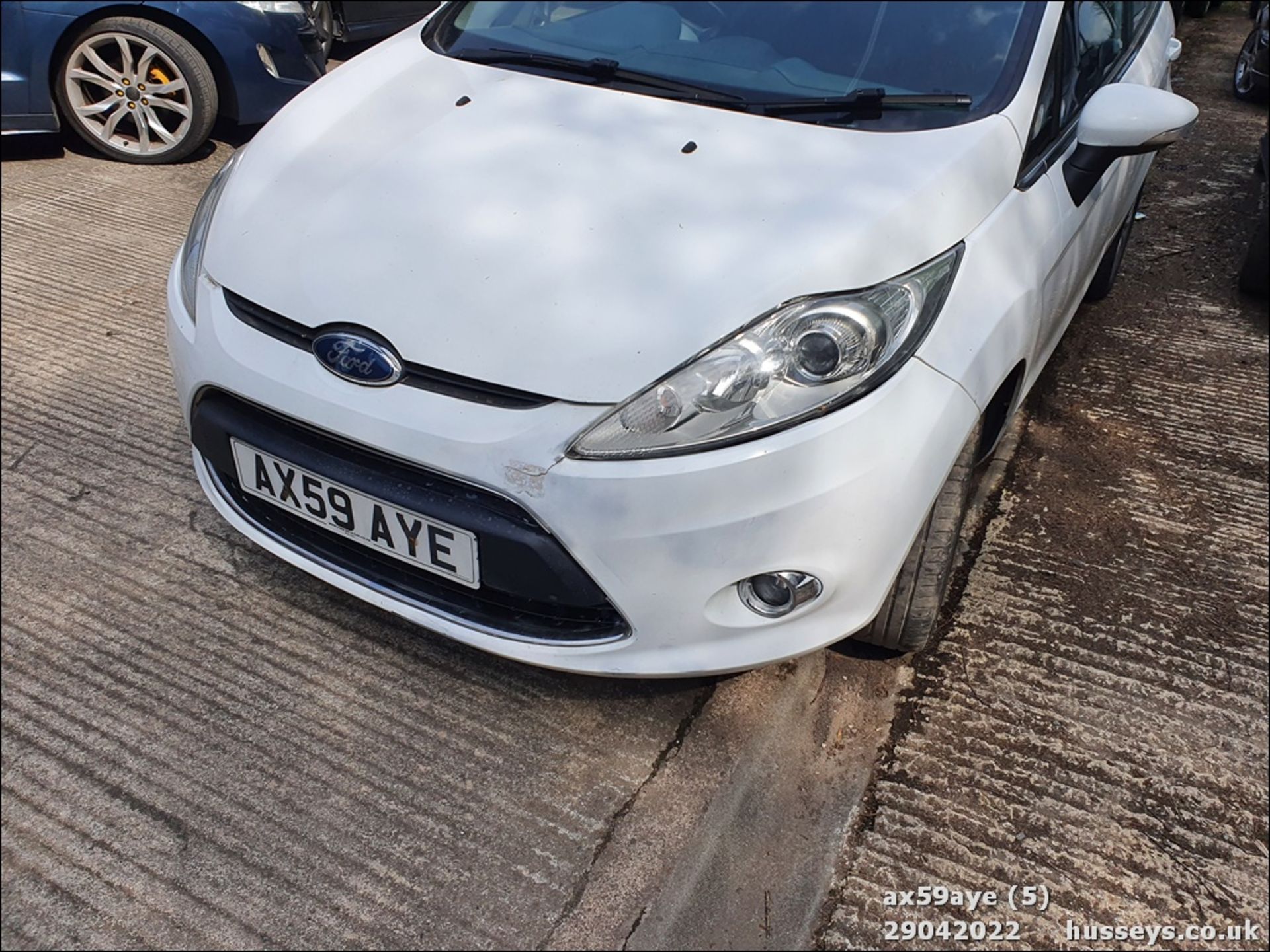 10/59 FORD FIESTA ZETEC 90 TDCI - 1560cc 5dr Hatchback (White, 146k) - Image 6 of 23