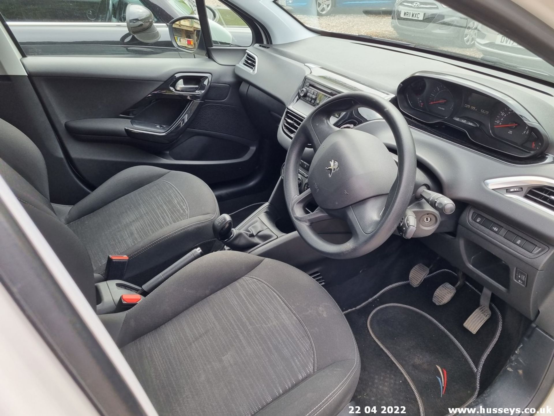 15/15 PEUGEOT 208 ACCESS PLUS - 1000cc 5dr Hatchback (White, 29k) - Image 13 of 20