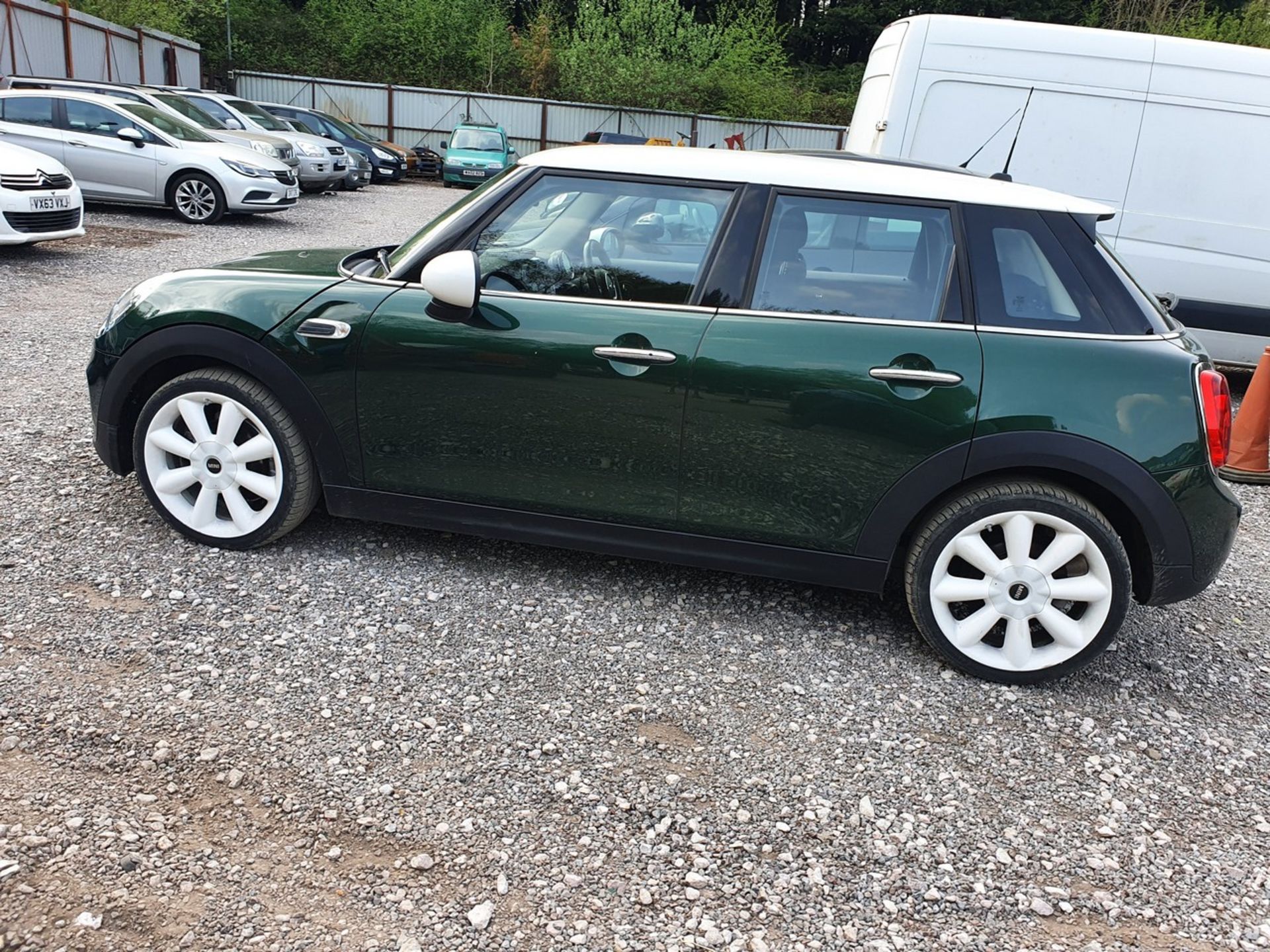 18/18 MINI COOPER - 1499cc 5dr Hatchback (Green, 20k) - Image 26 of 33