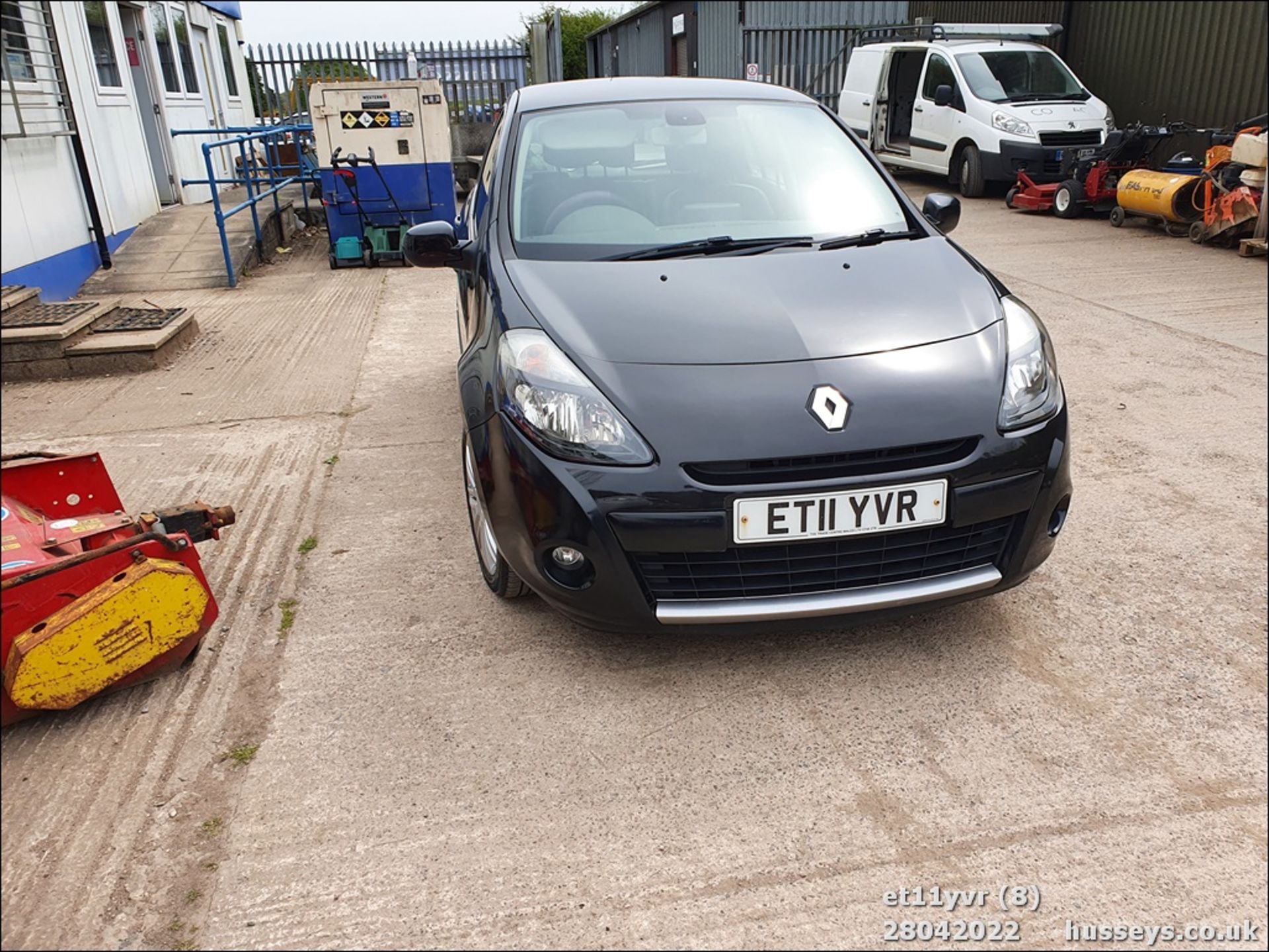 11/11 RENAULT CLIO DYNAMIQUE TOMTOM 16V - 1149cc 5dr Hatchback (Black, 120k) - Image 8 of 27