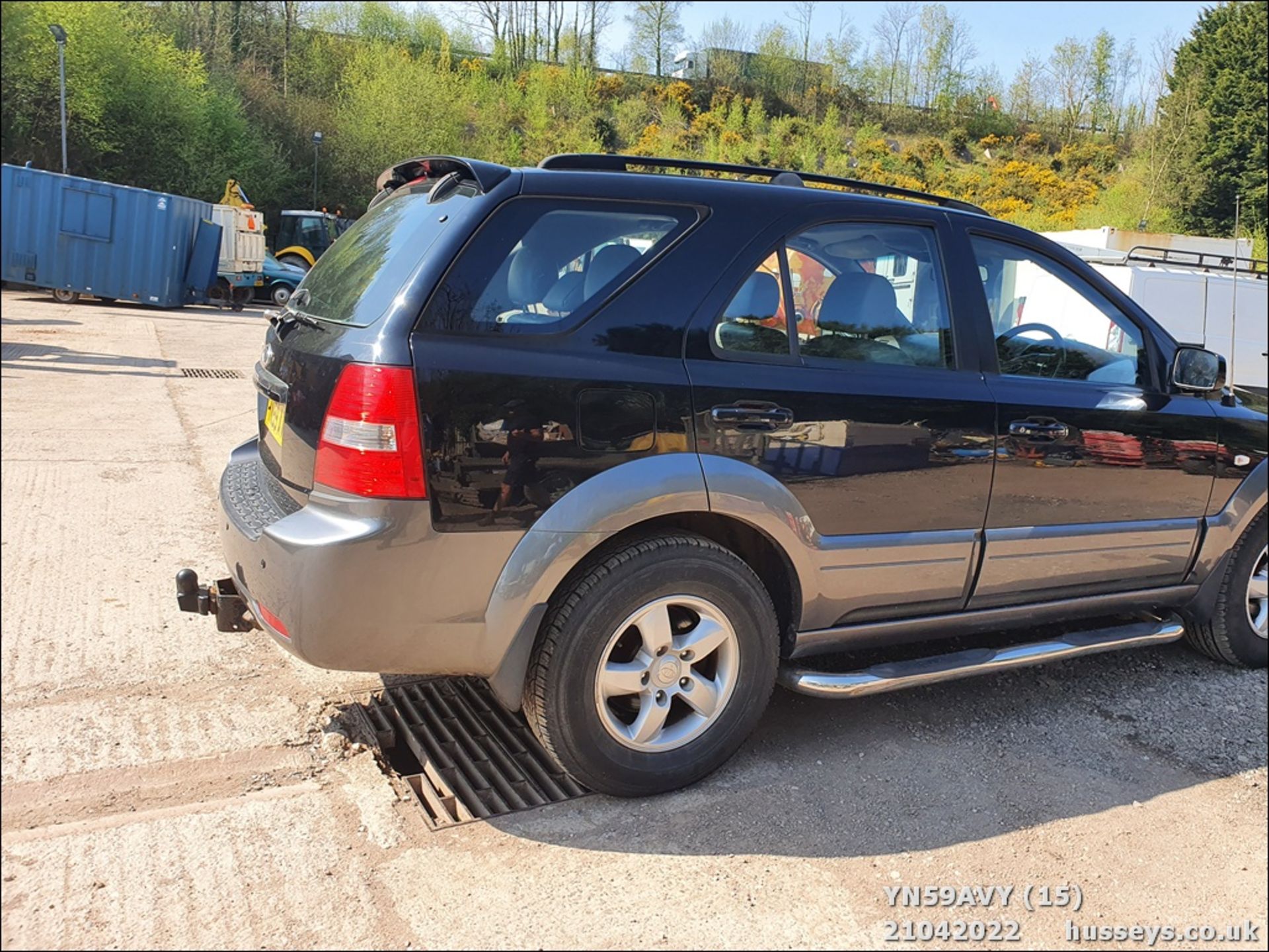 09/59 KIA SORENTO 4x4 - 2497cc 5dr MPV (Black, 55k) - Image 15 of 36