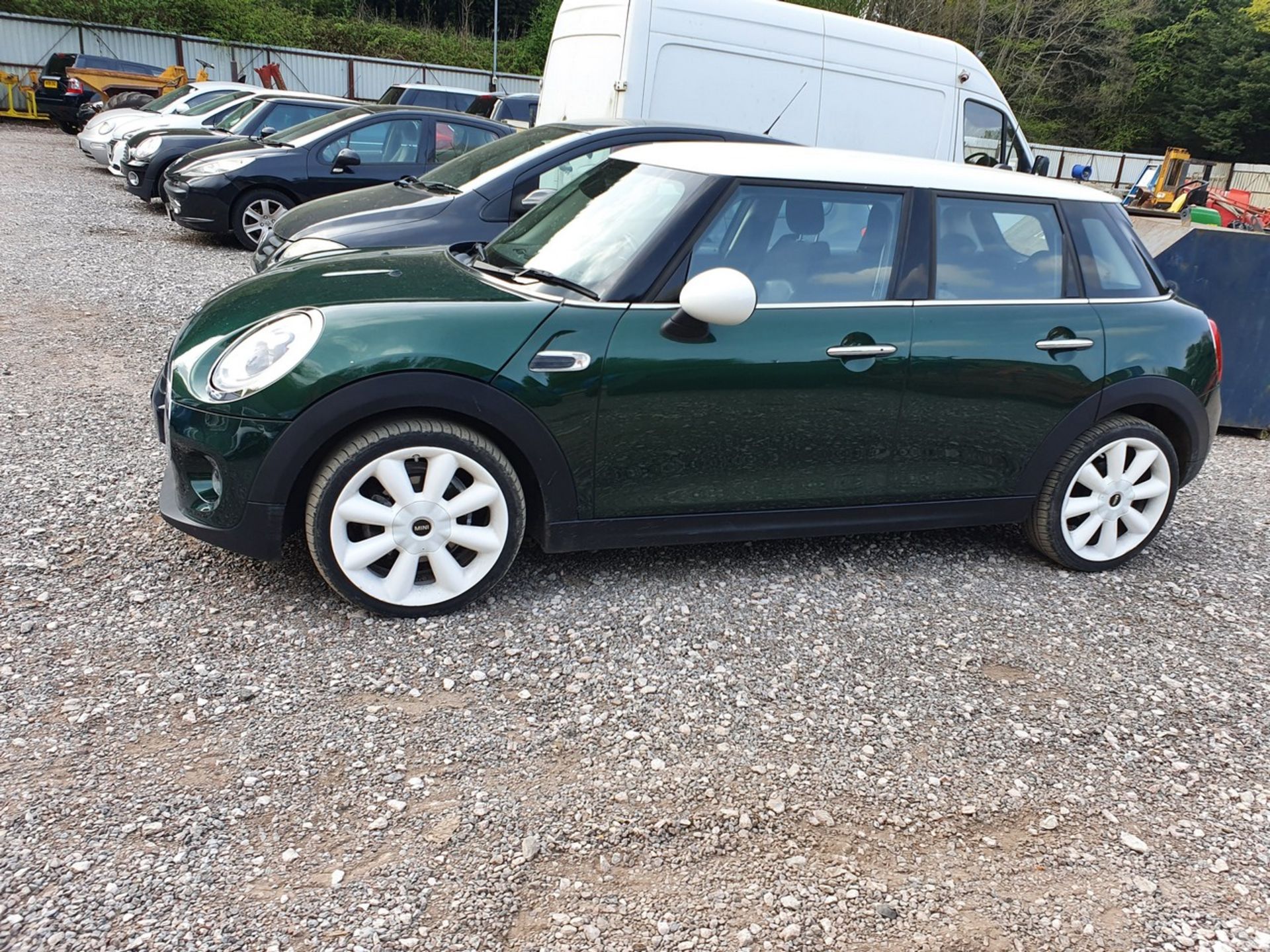 18/18 MINI COOPER - 1499cc 5dr Hatchback (Green, 20k) - Image 28 of 33