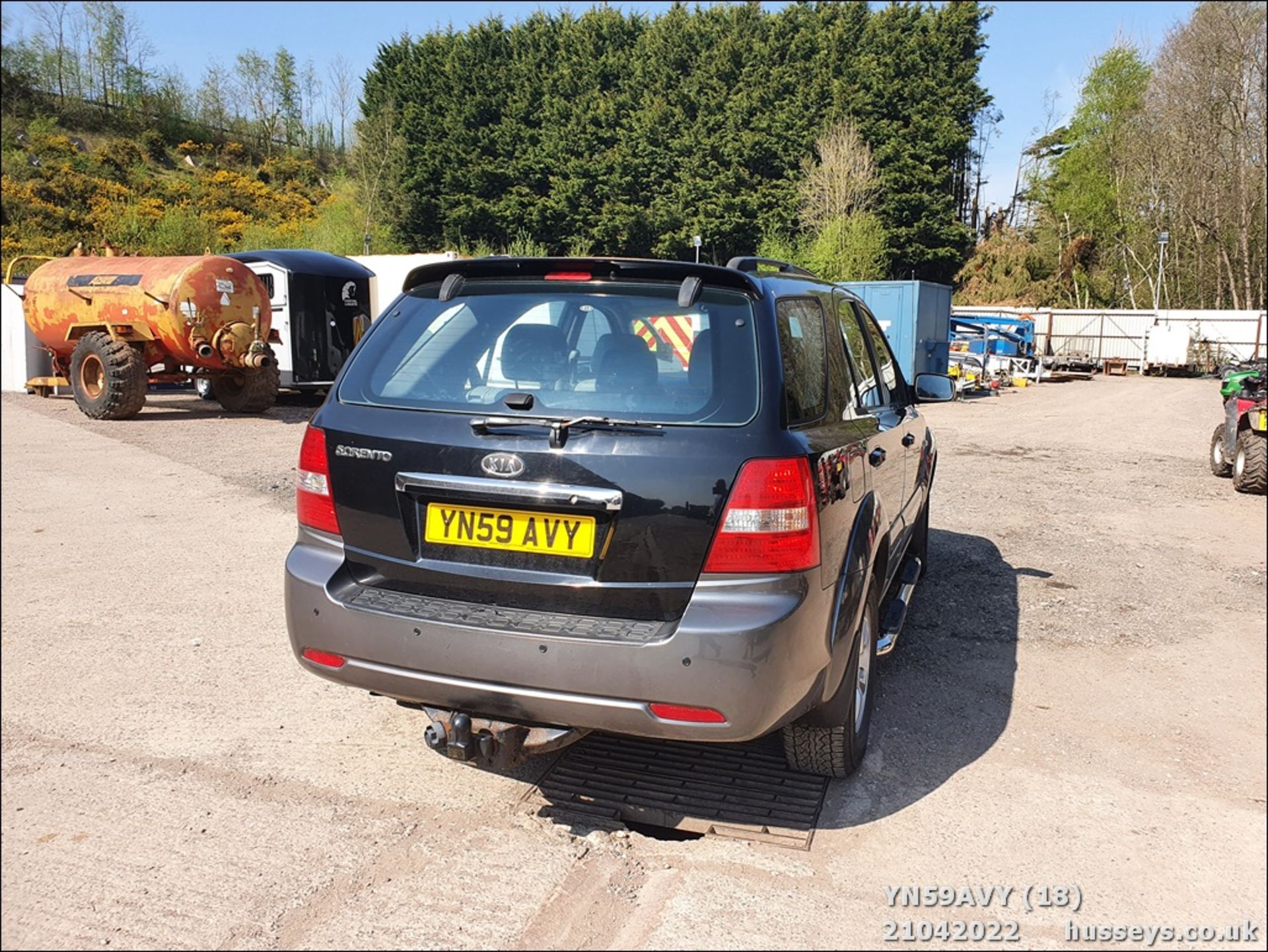 09/59 KIA SORENTO 4x4 - 2497cc 5dr MPV (Black, 55k) - Image 18 of 36