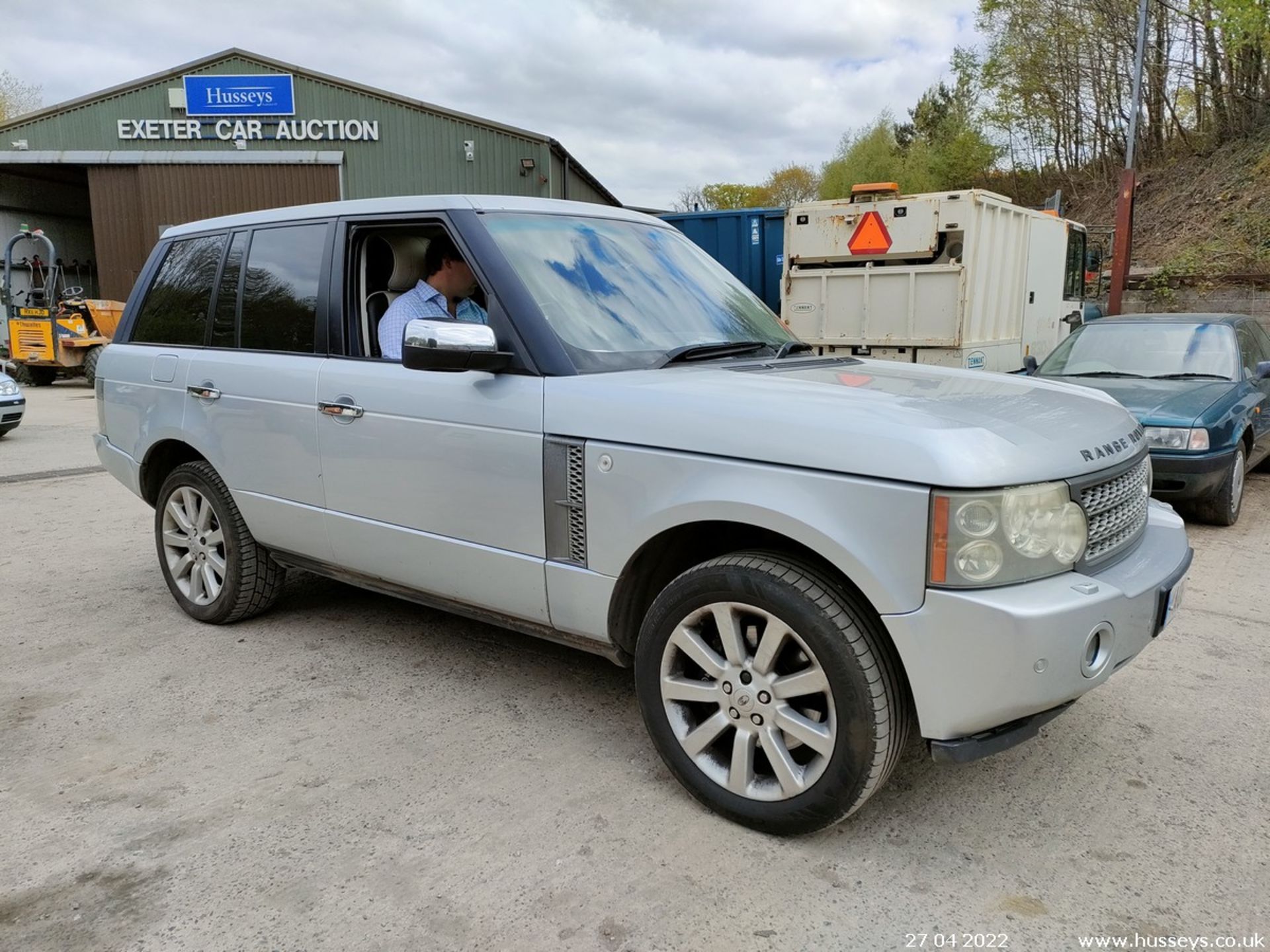 06/06 LAND ROVER RANGEROVER V8 SC AUTO - 4197cc 5dr Estate (Silver, 154k) - Image 11 of 23