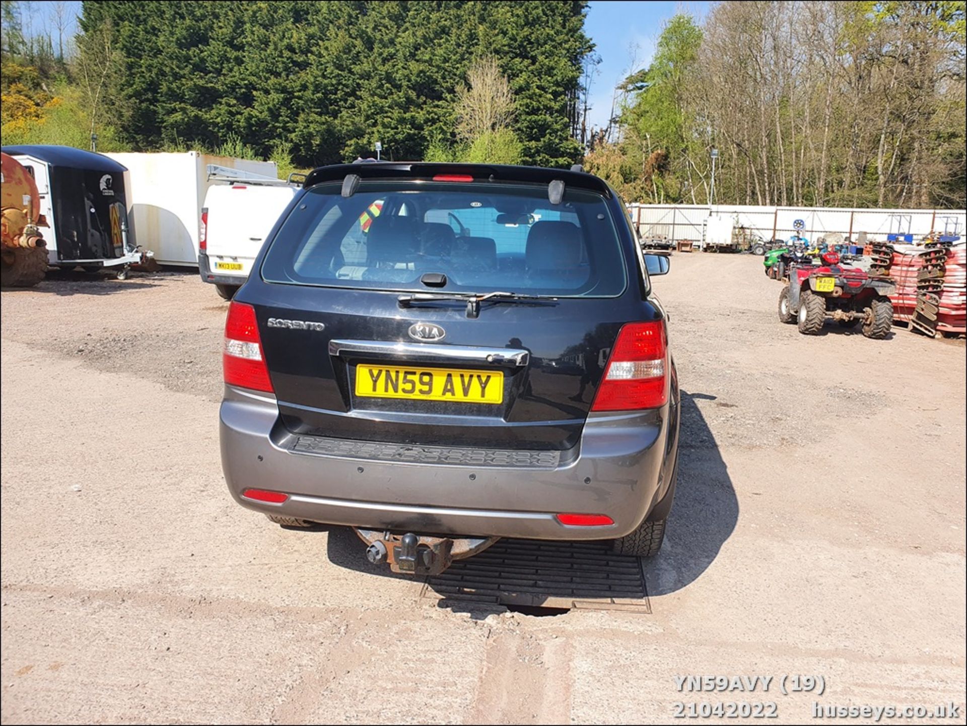 09/59 KIA SORENTO 4x4 - 2497cc 5dr MPV (Black, 55k) - Image 19 of 36