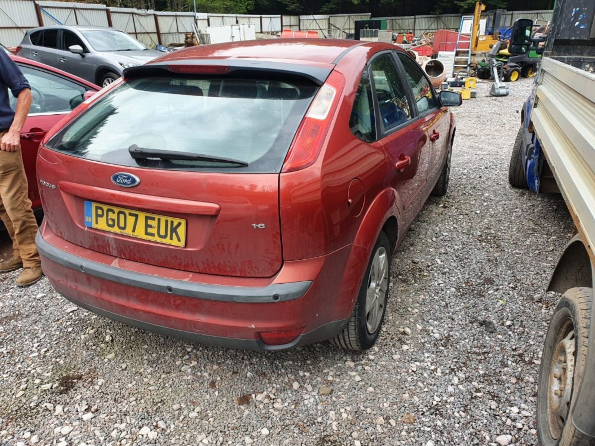 07/07 FORD FOCUS STYLE - 1596cc 5dr Hatchback (Red, 128k) - Image 3 of 5