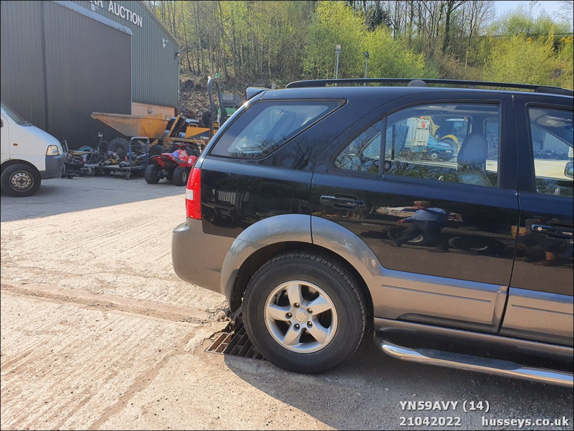 09/59 KIA SORENTO 4x4 - 2497cc 5dr MPV (Black, 55k) - Image 14 of 36