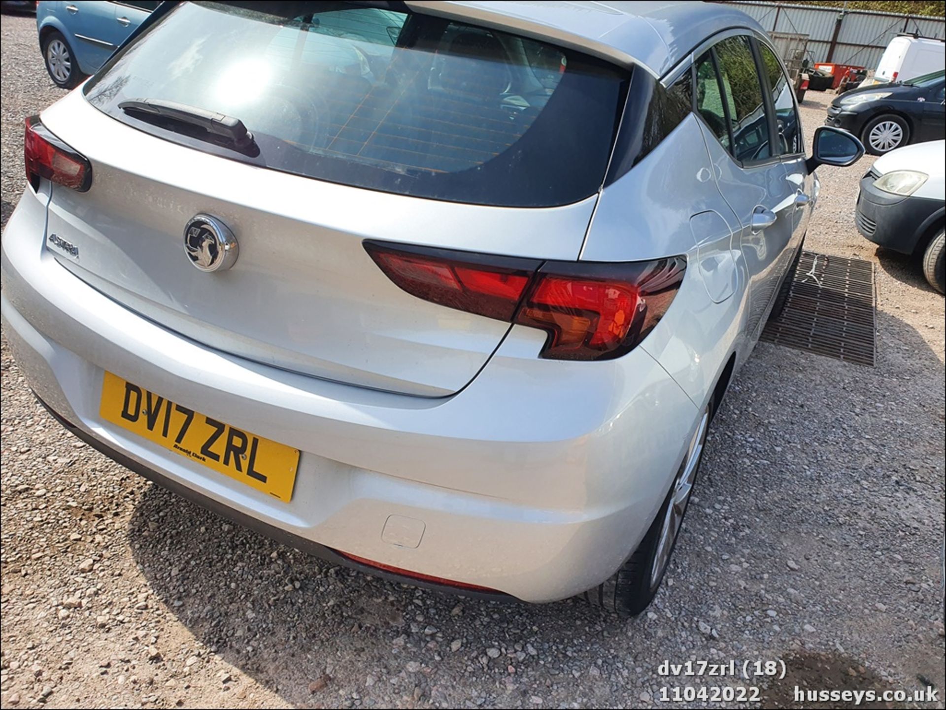 17/17 VAUXHALL ASTRA DESIGN - 1399cc 5dr Hatchback (Silver, 33k) - Image 18 of 35