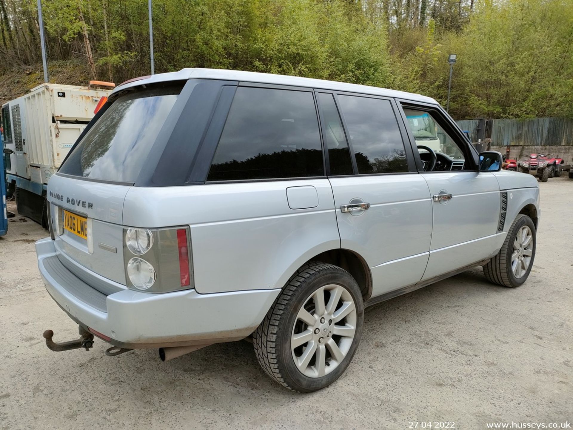 06/06 LAND ROVER RANGEROVER V8 SC AUTO - 4197cc 5dr Estate (Silver, 154k) - Image 10 of 23