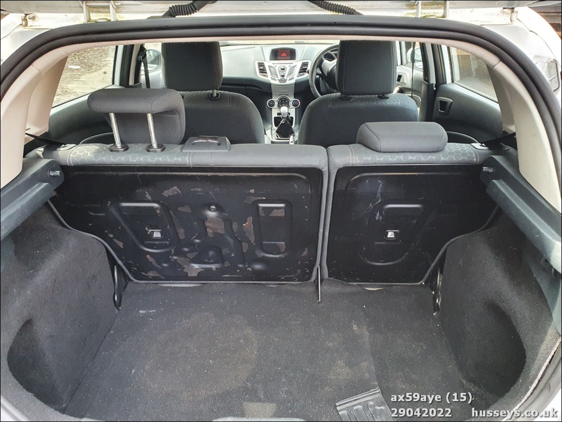 10/59 FORD FIESTA ZETEC 90 TDCI - 1560cc 5dr Hatchback (White, 146k) - Image 15 of 23