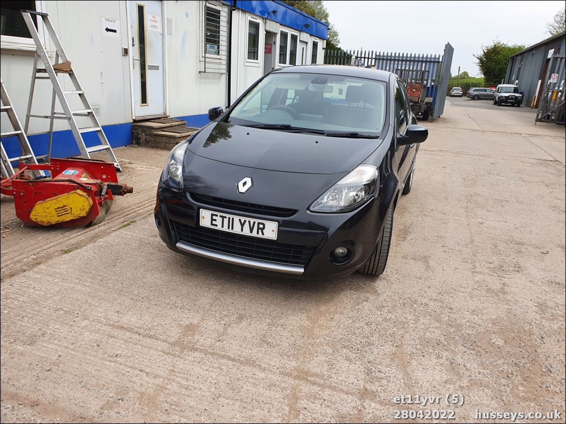 11/11 RENAULT CLIO DYNAMIQUE TOMTOM 16V - 1149cc 5dr Hatchback (Black, 120k) - Image 5 of 27