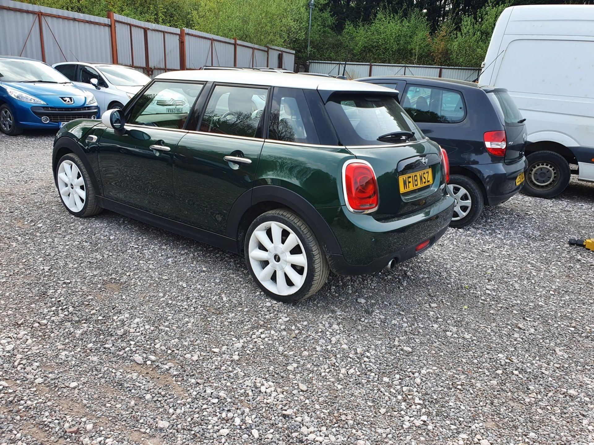 18/18 MINI COOPER - 1499cc 5dr Hatchback (Green, 20k) - Image 24 of 33