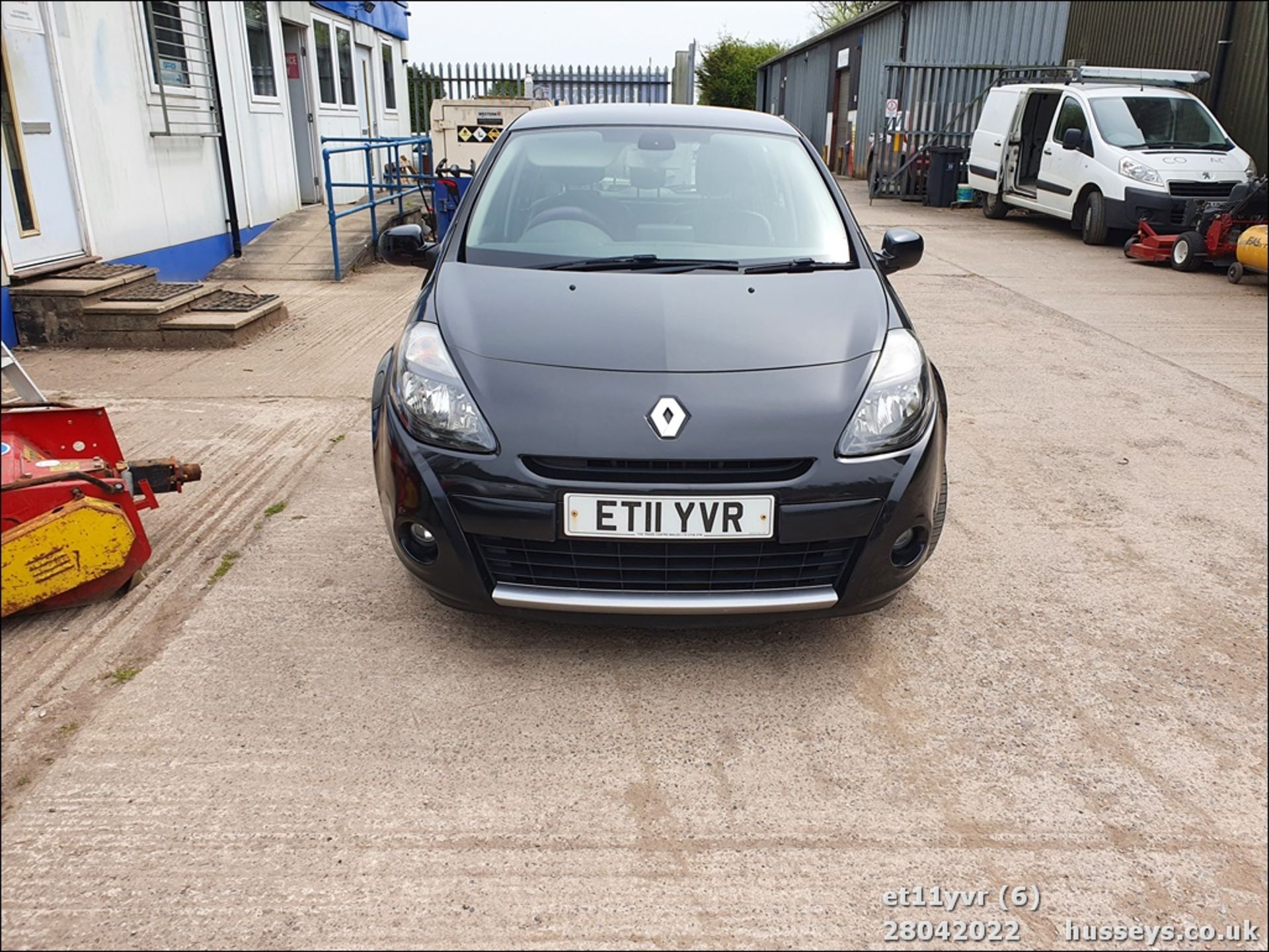 11/11 RENAULT CLIO DYNAMIQUE TOMTOM 16V - 1149cc 5dr Hatchback (Black, 120k) - Image 6 of 27