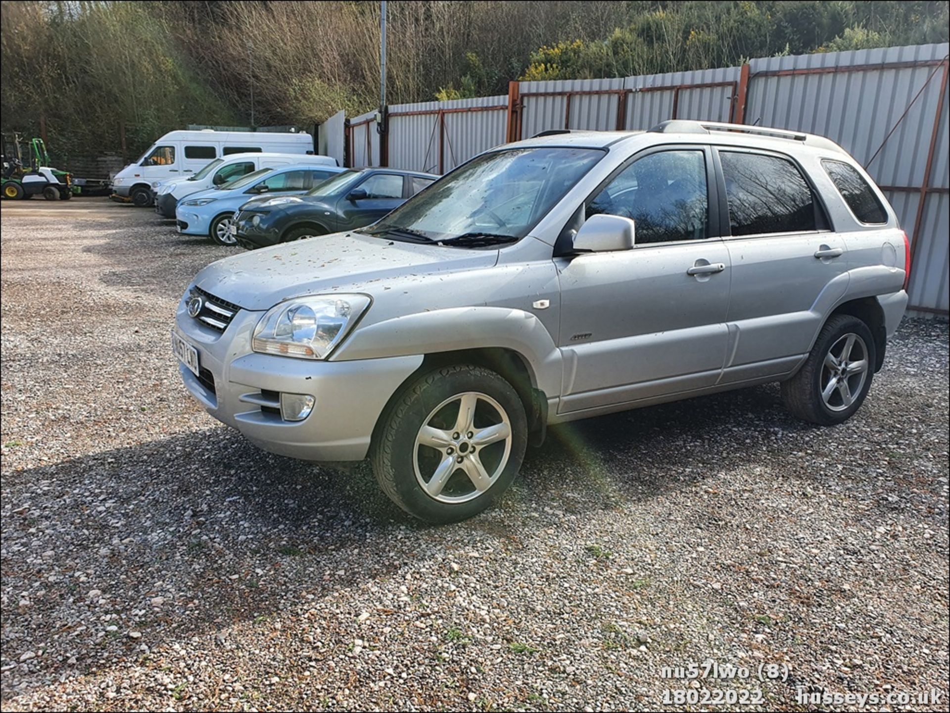 07/57 KIA SPORTAGE TITAN - 1975cc 5dr Hatchback (Silver, 112k) - Image 8 of 24