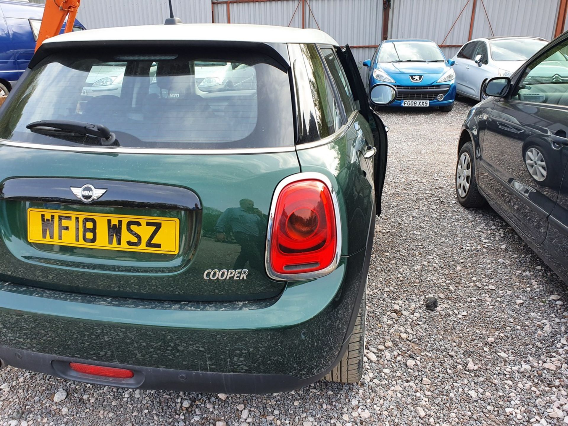 18/18 MINI COOPER - 1499cc 5dr Hatchback (Green, 20k) - Image 20 of 33